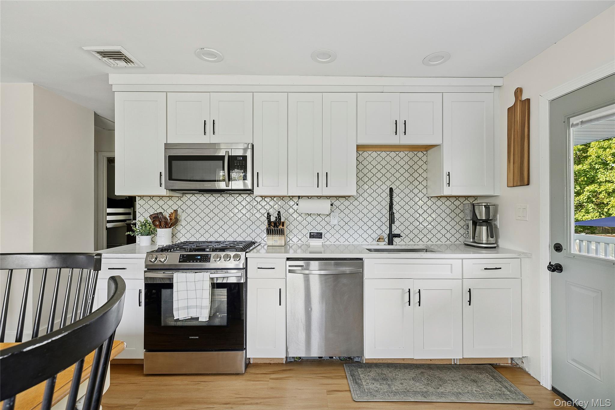 #7 photo, 19 Partridge Lane, सफ़ोक काउंटी East Setauket , NY 11733