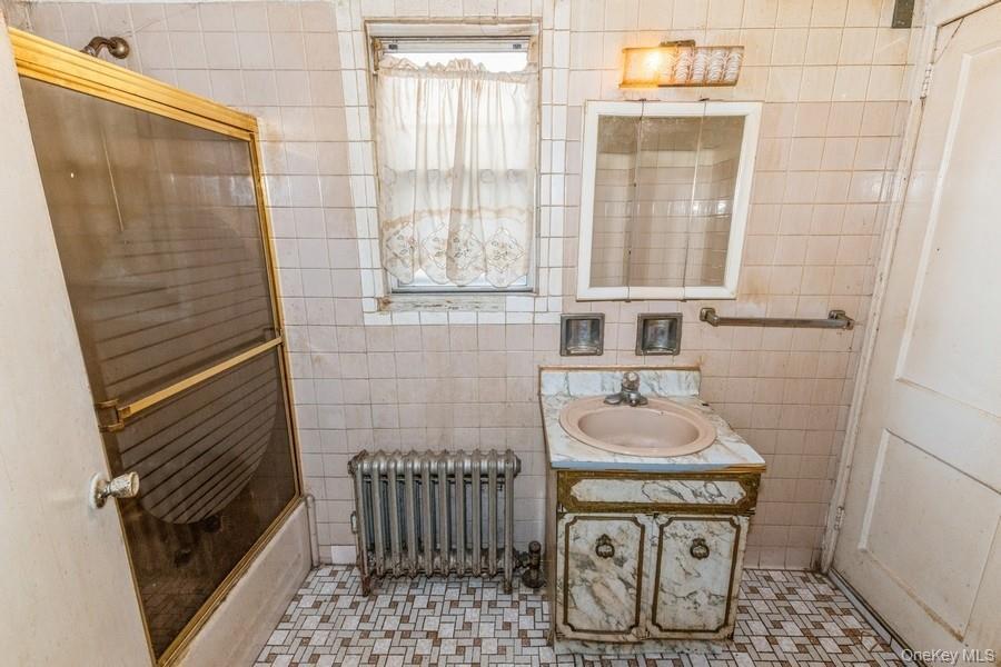 #13 photo, 51-30A 47th Street, クイーンズ区 Woodside , NY 11377