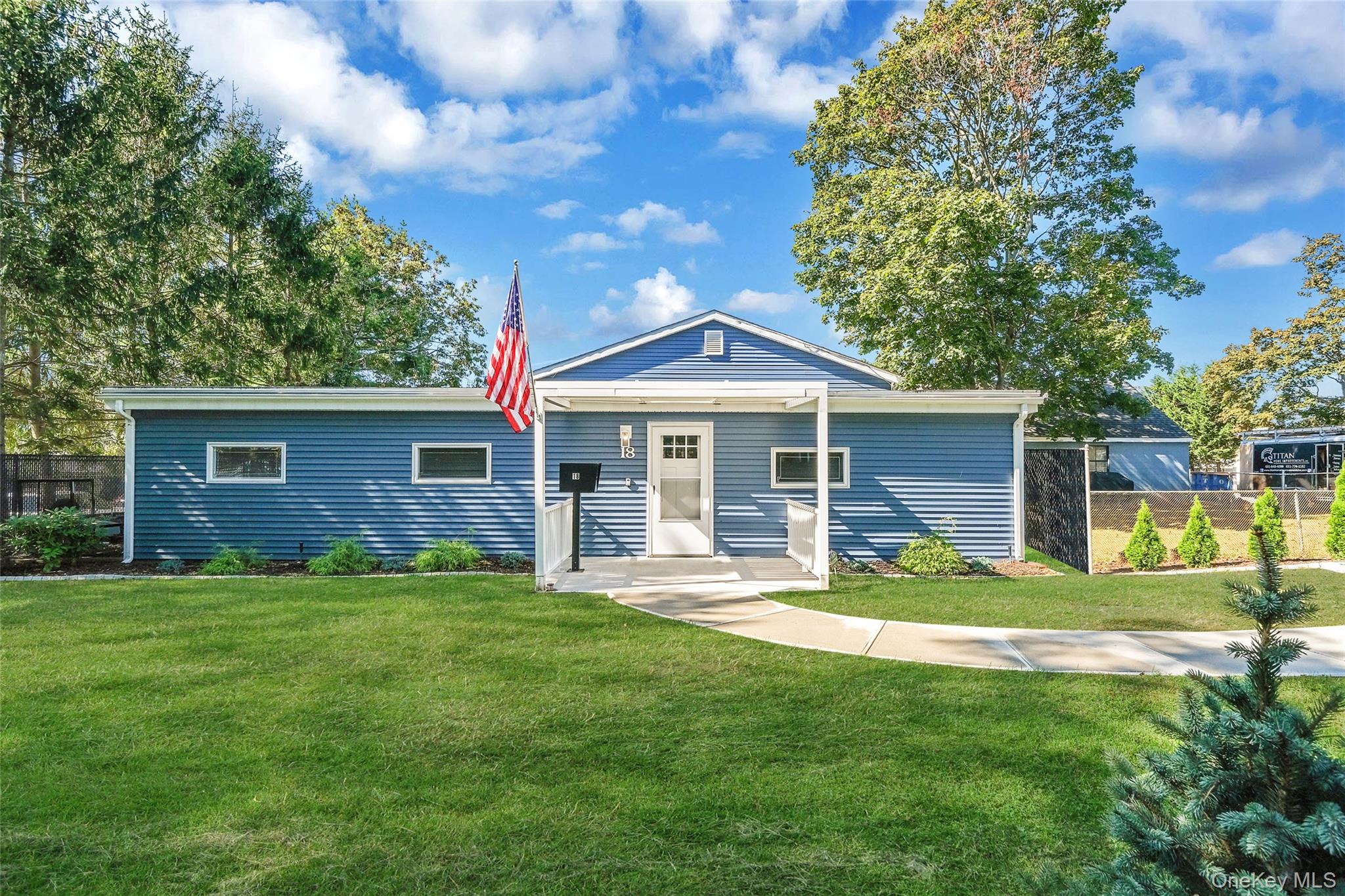 #1 photo, Third E Ldl Street, サフォーク郡 Patchogue , NY 11772