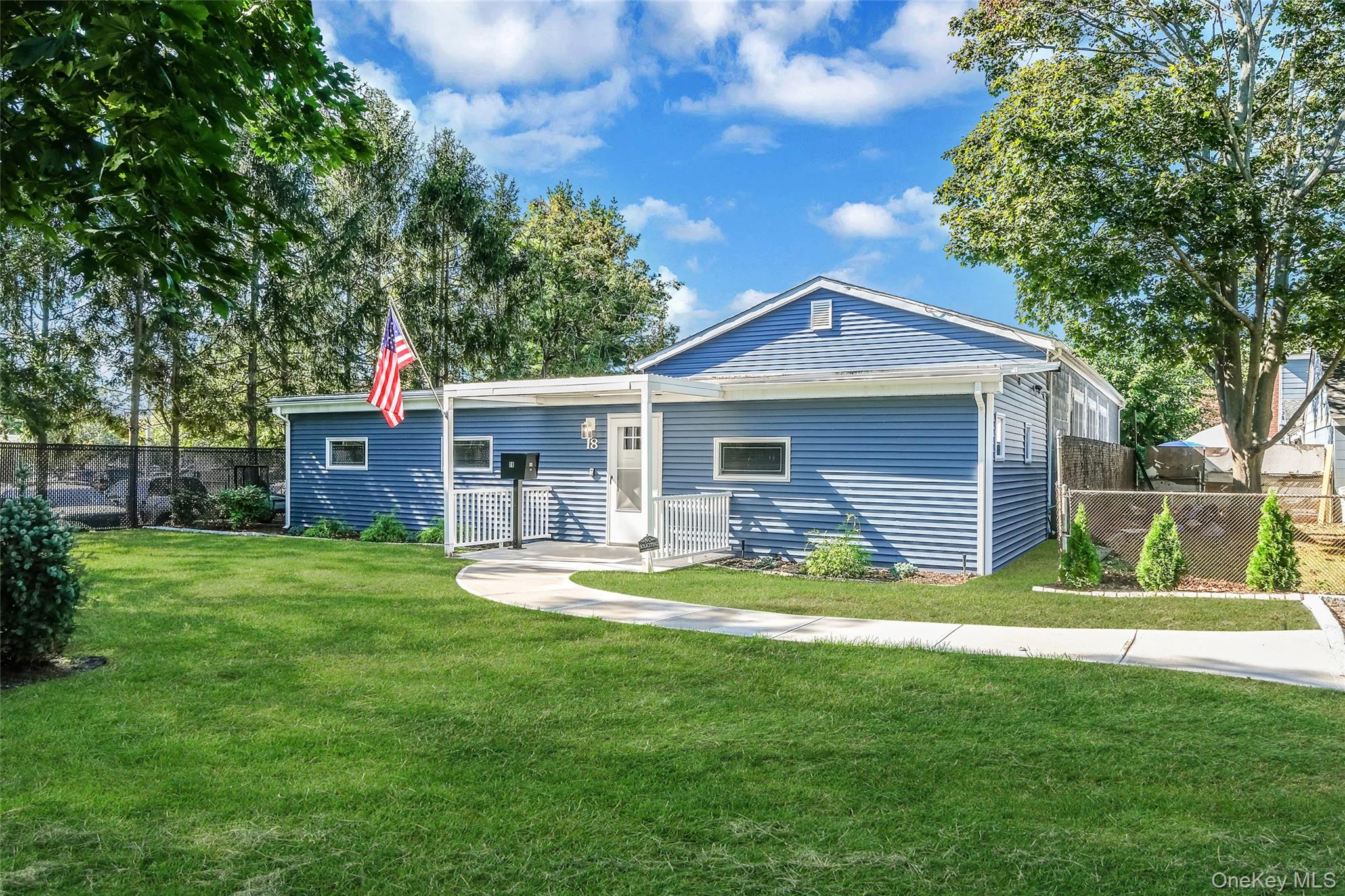 #3 photo, Third E Ldl Street, サフォーク郡 Patchogue , NY 11772