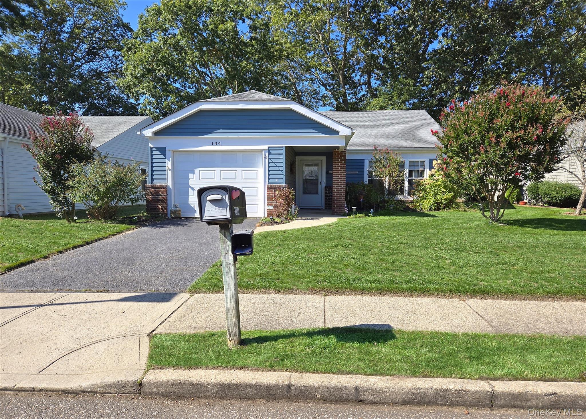 #1 photo, 144 Edinburgh Drive, サフォーク郡 Ridge , NY 11961