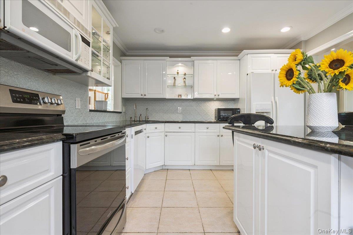 #12 photo, 2903 Preston Lane, Merrick , NY 11566