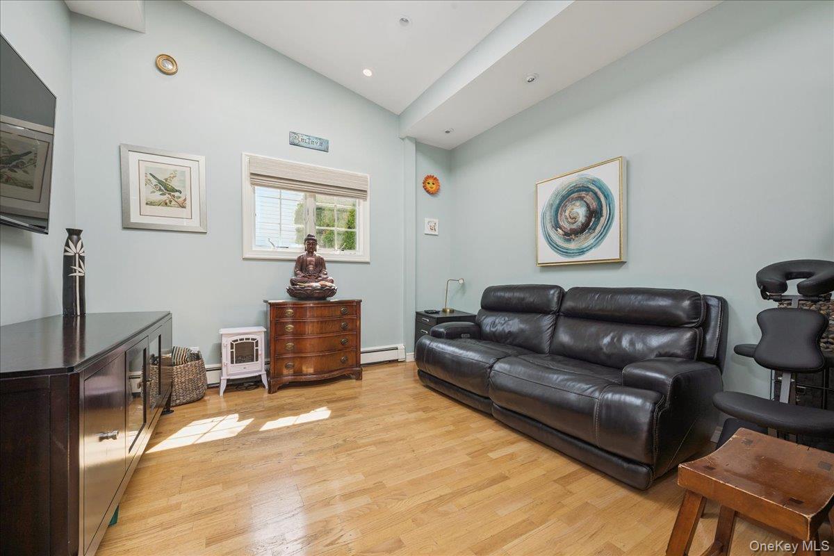 #16 photo, 2903 Preston Lane, Merrick , NY 11566