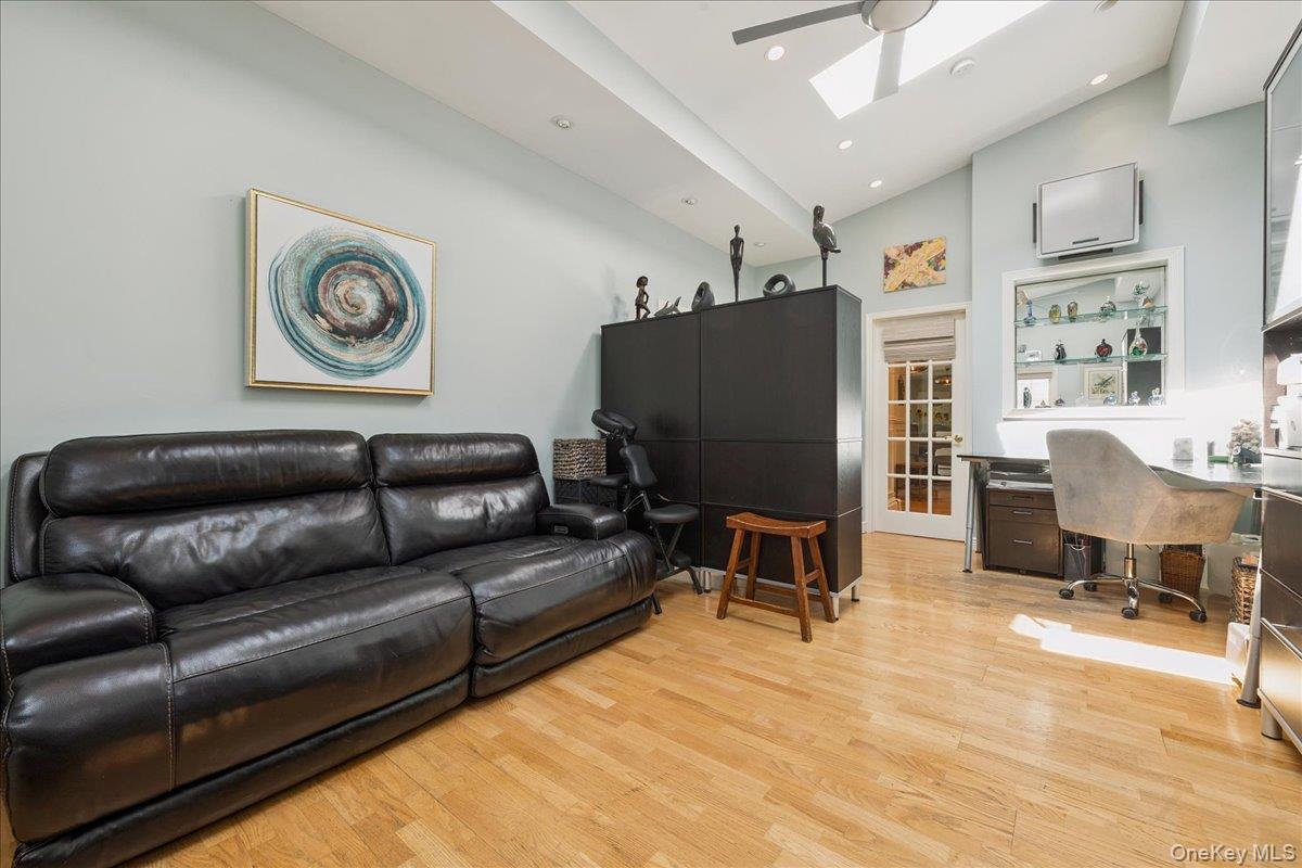 #17 photo, 2903 Preston Lane, Merrick , NY 11566