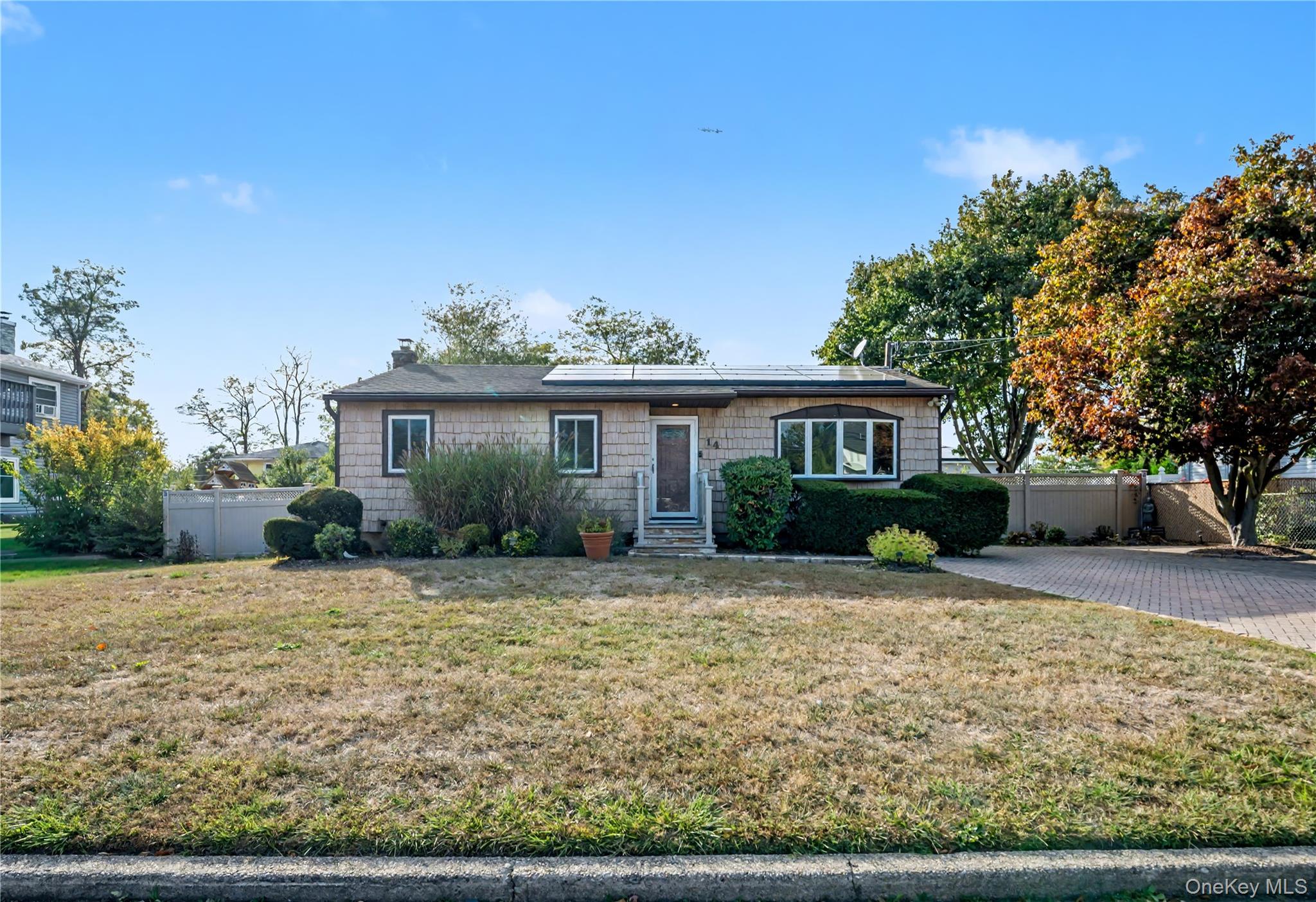 #1 photo, 14 Campbell Street, سوفولك Amityville , NY 11701