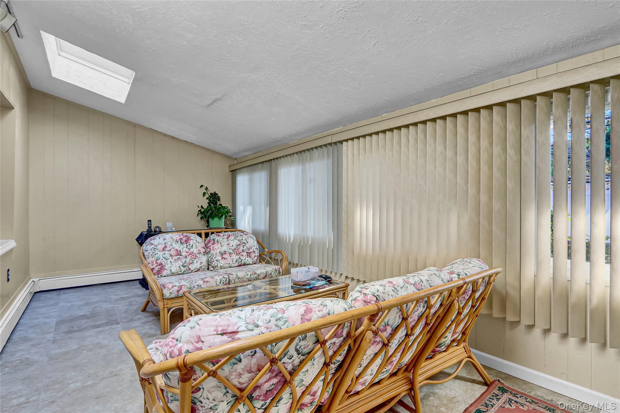 #12 photo, 29 Walnut Lane, Hicksville , NY 11801