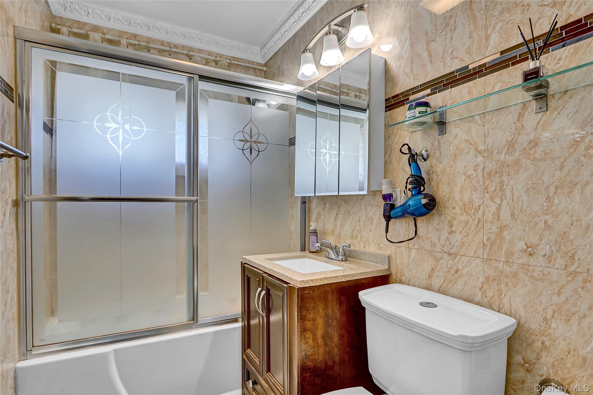 #14 photo, 29 Walnut Lane, Hicksville , NY 11801