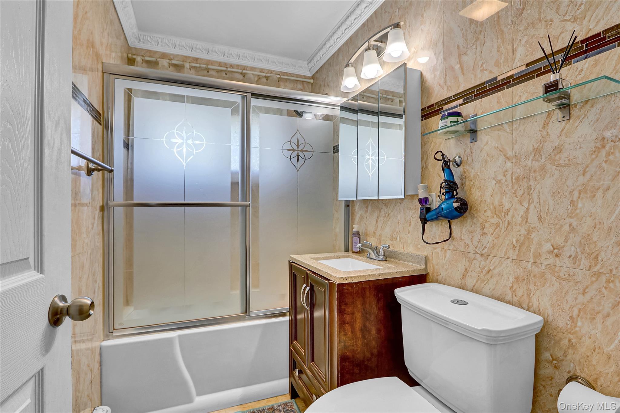 #19 photo, 29 Walnut Lane, Hicksville , NY 11801