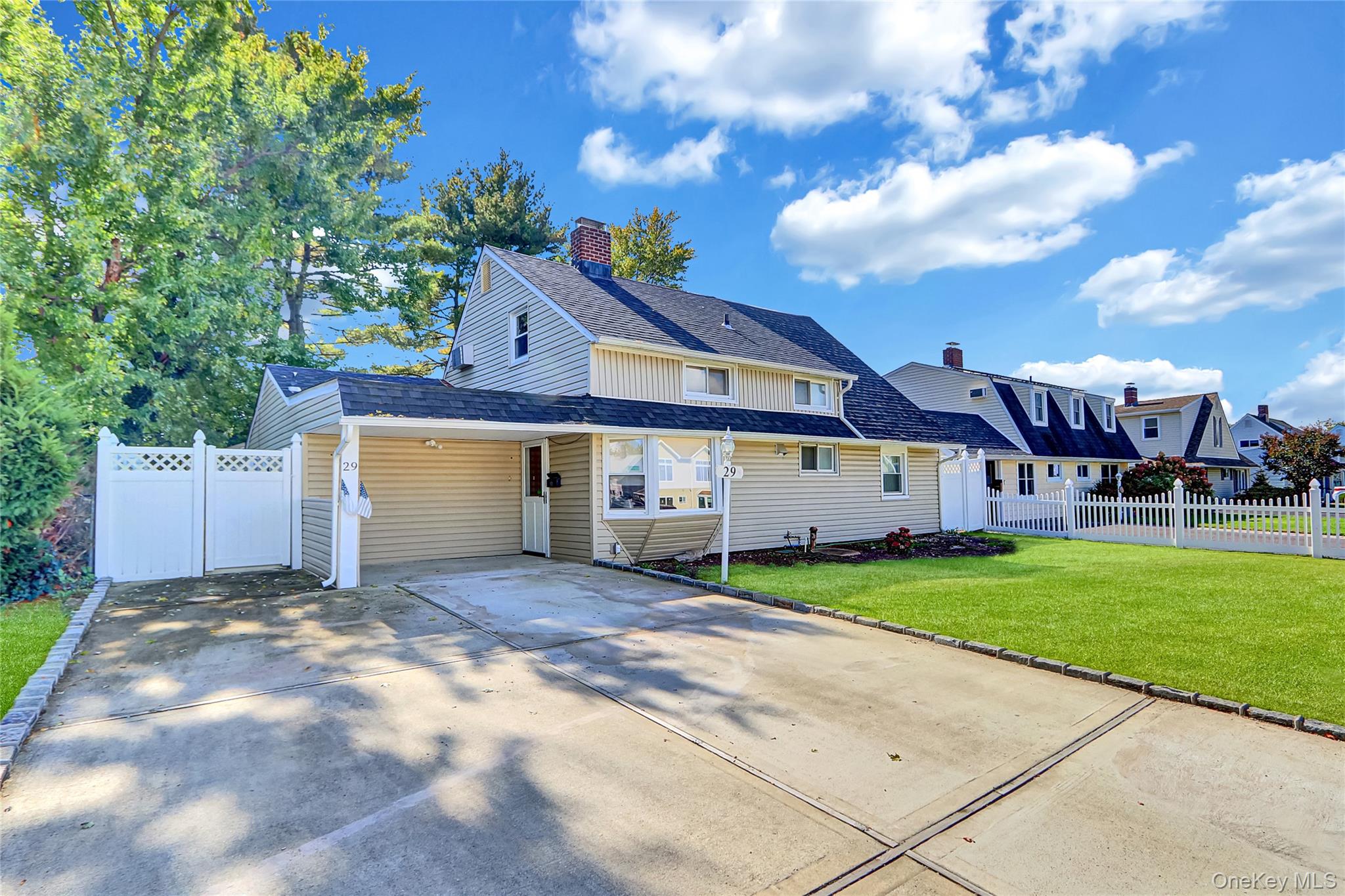 #2 photo, 29 Walnut Lane, Hicksville , NY 11801