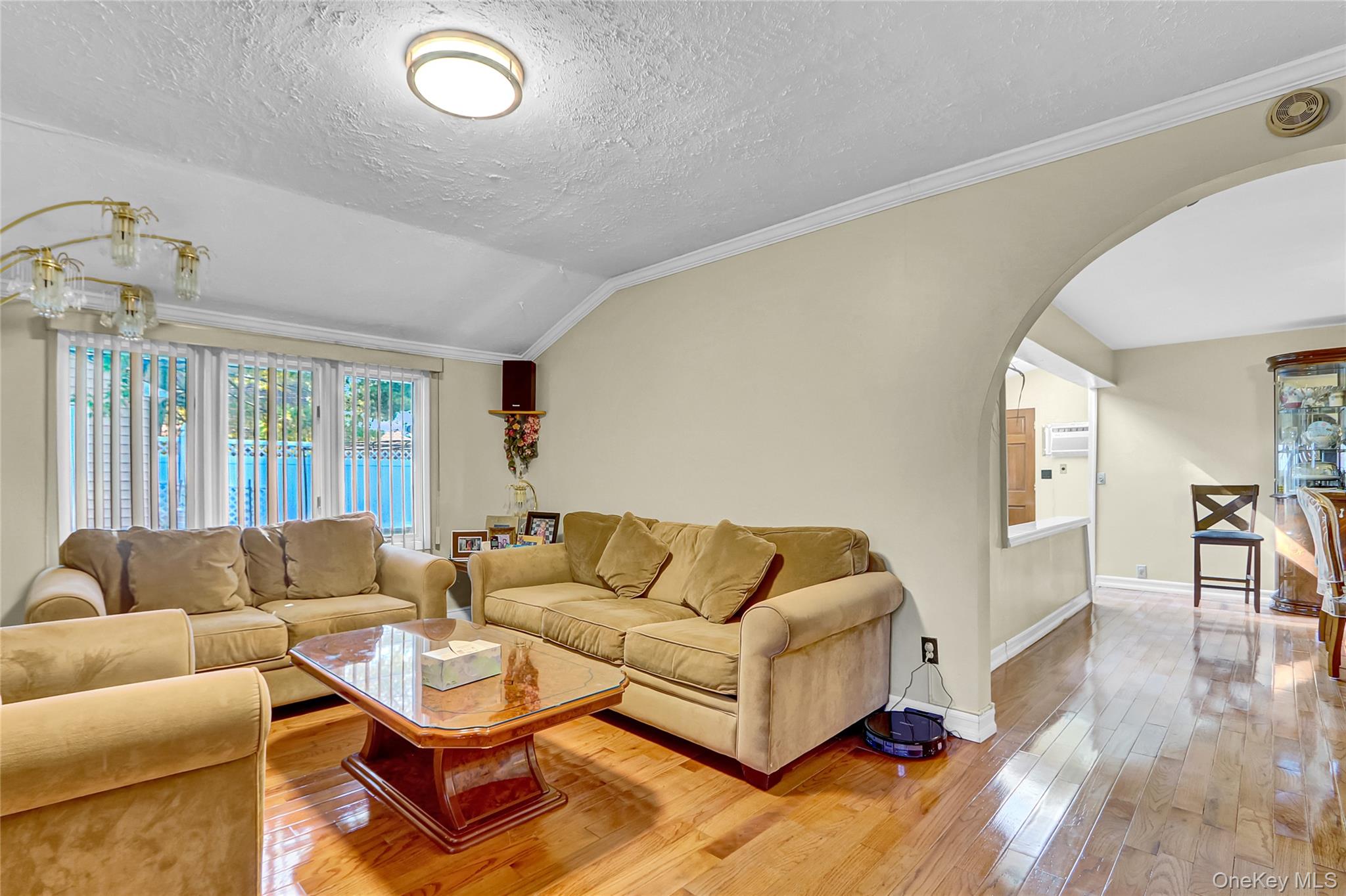 #4 photo, 29 Walnut Lane, Hicksville , NY 11801