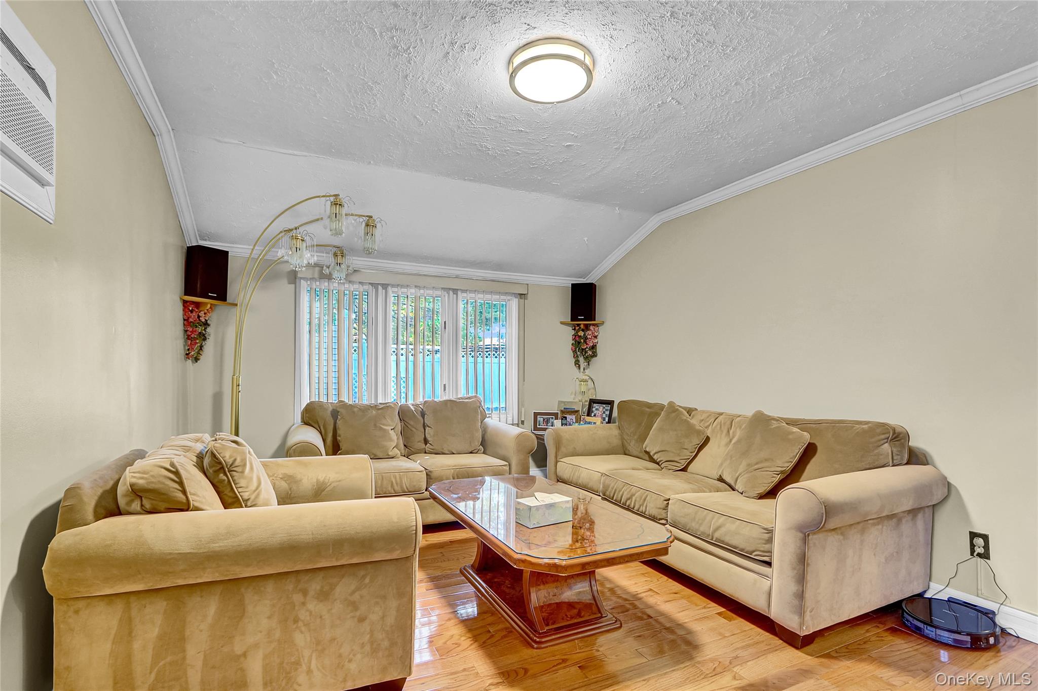 #5 photo, 29 Walnut Lane, Hicksville , NY 11801