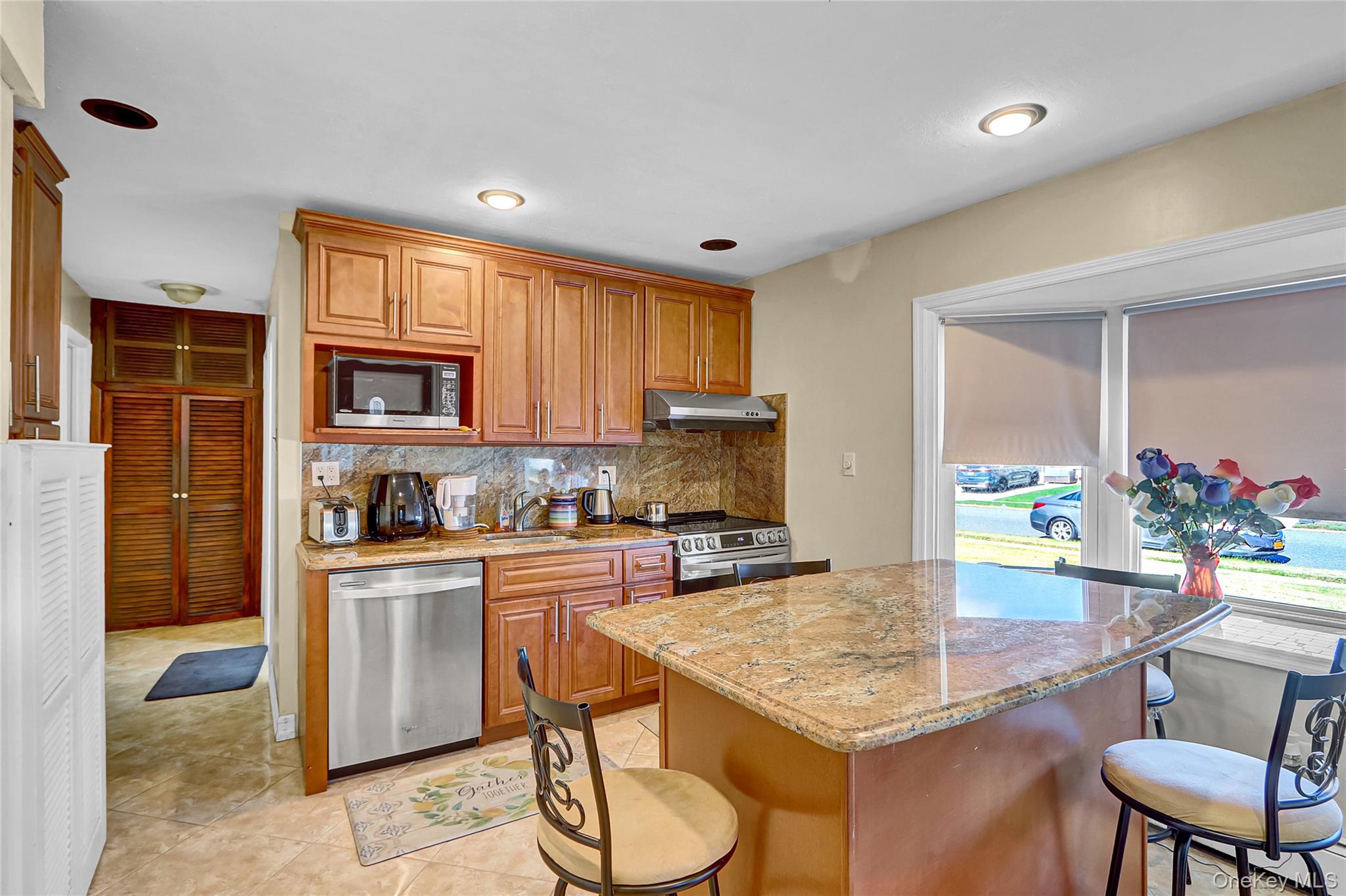 #7 photo, 29 Walnut Lane, Hicksville , NY 11801