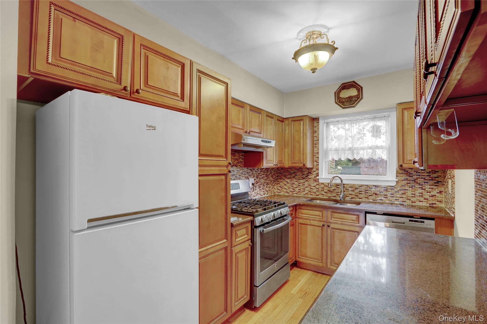 #4 photo, 14007 68th Drive, Kew Garden Hills , NY 11367