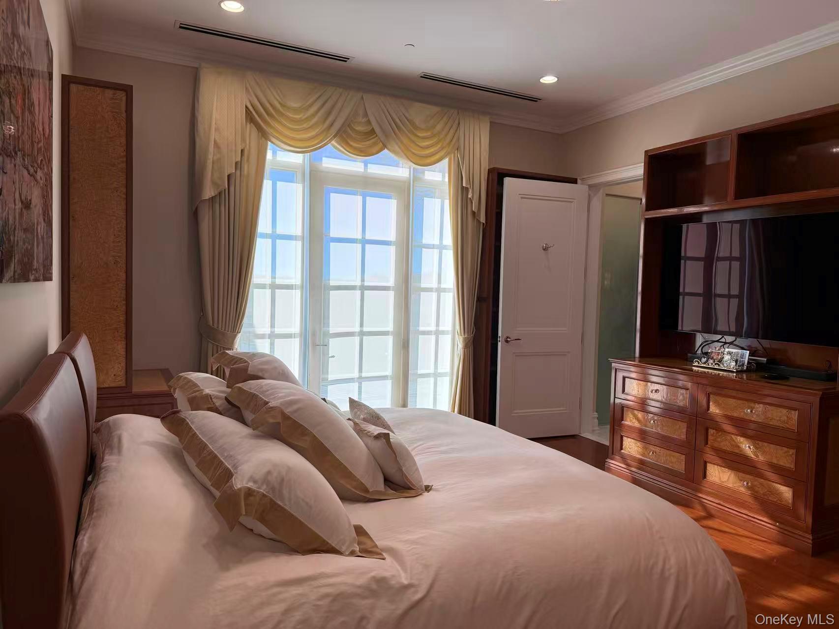 #10 photo, 6000 Royal Court, ナッソー郡 North Hills , NY 11040