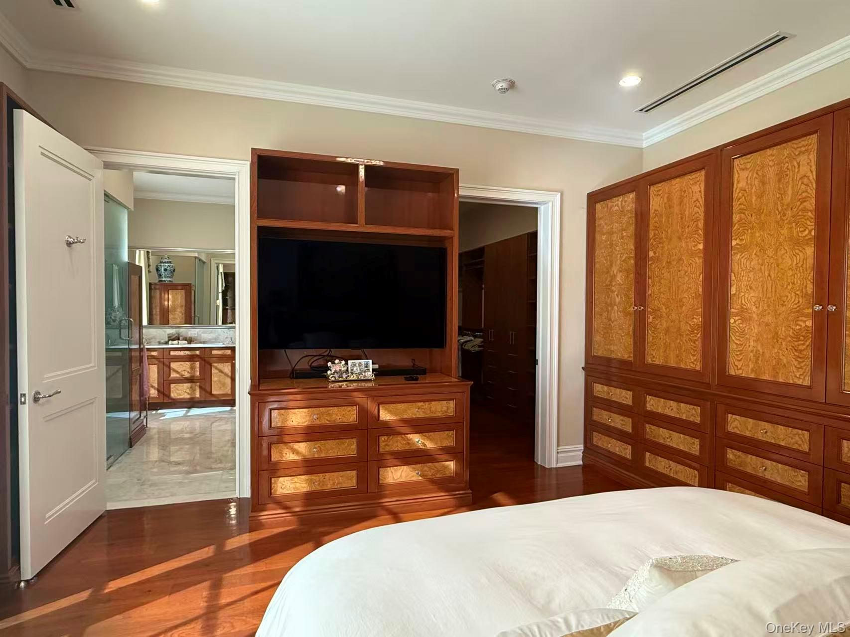 #12 photo, 6000 Royal Court, ナッソー郡 North Hills , NY 11040