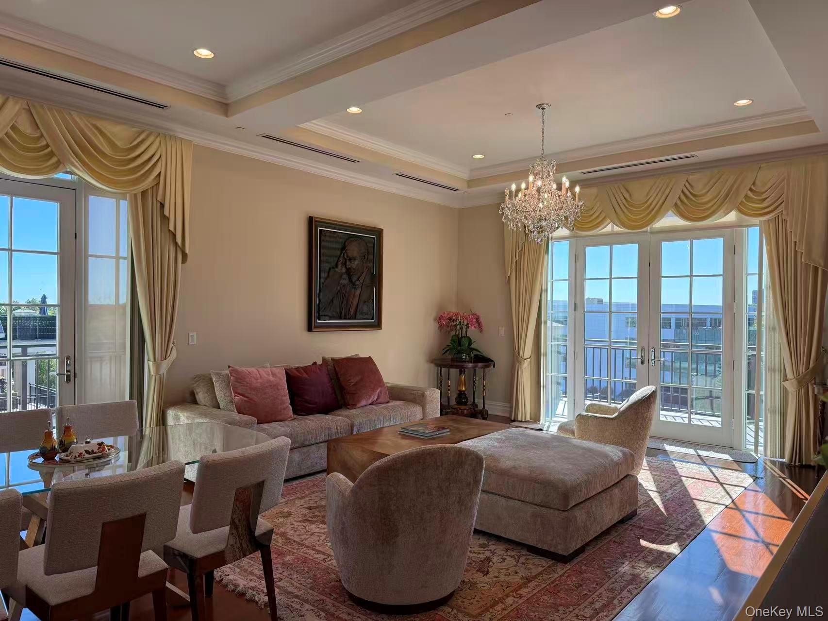 #8 photo, 6000 Royal Court, ナッソー郡 North Hills , NY 11040