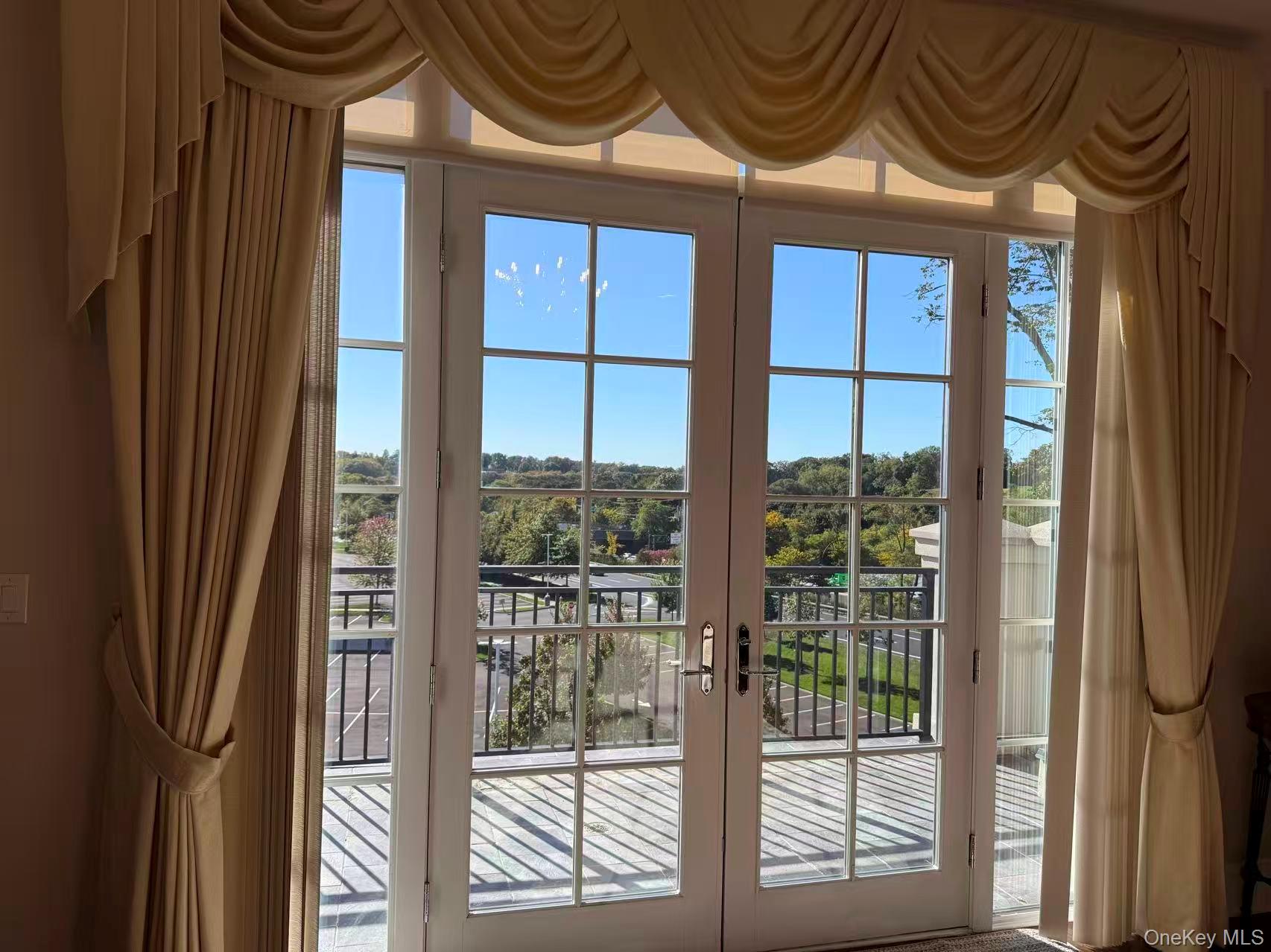 #9 photo, 6000 Royal Court, ナッソー郡 North Hills , NY 11040