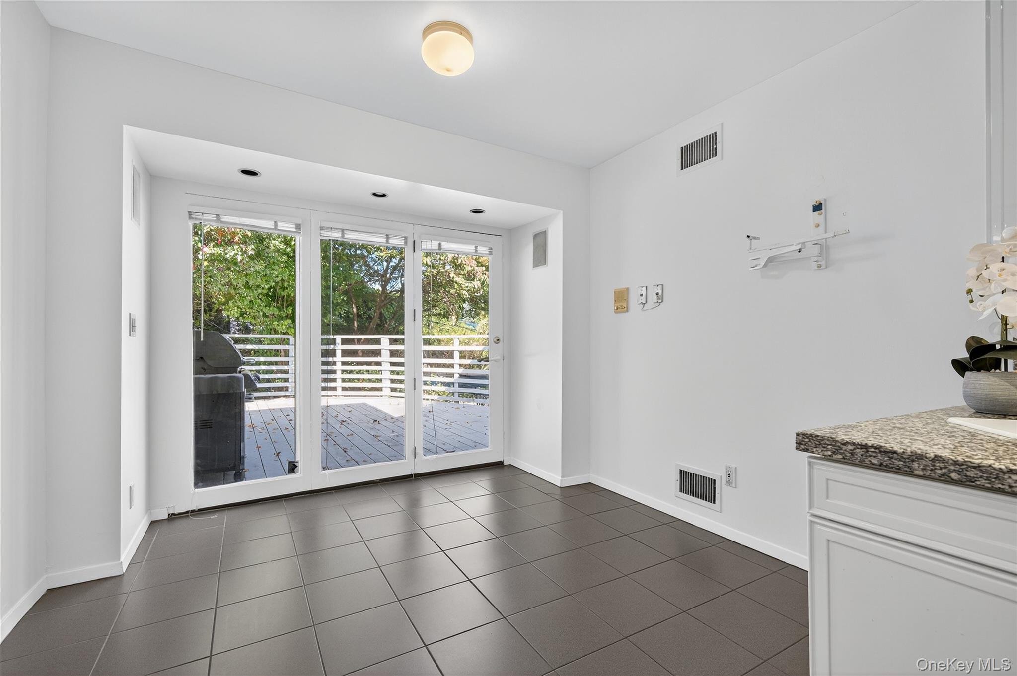 #13 photo, 39 Hummingbird Drive, ナッソー郡 East Hills , NY 11576