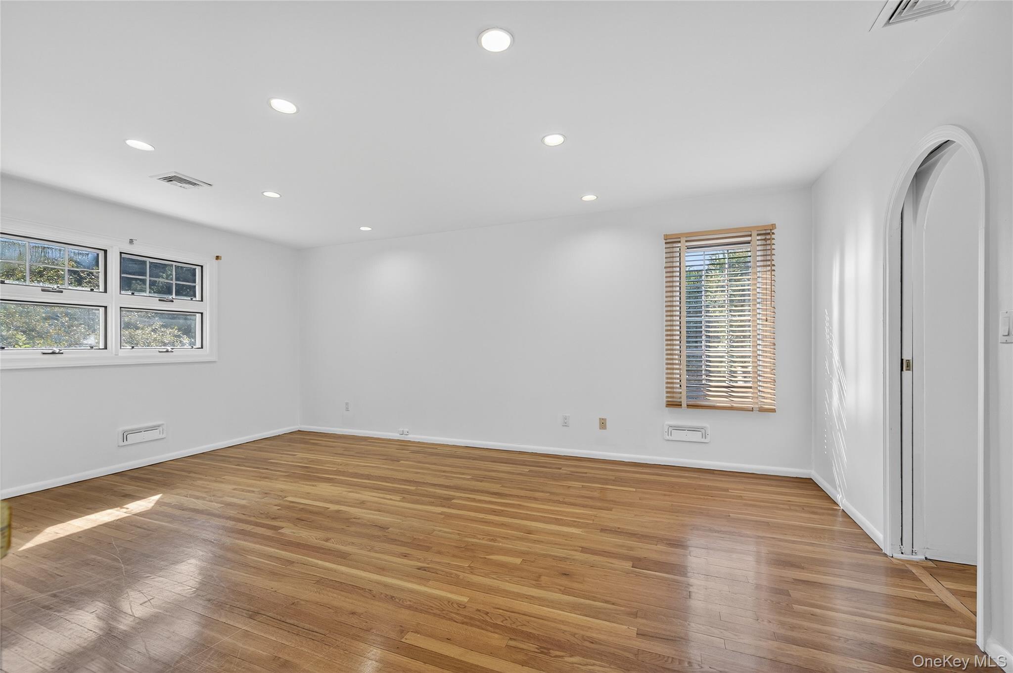 #17 photo, 39 Hummingbird Drive, ナッソー郡 East Hills , NY 11576