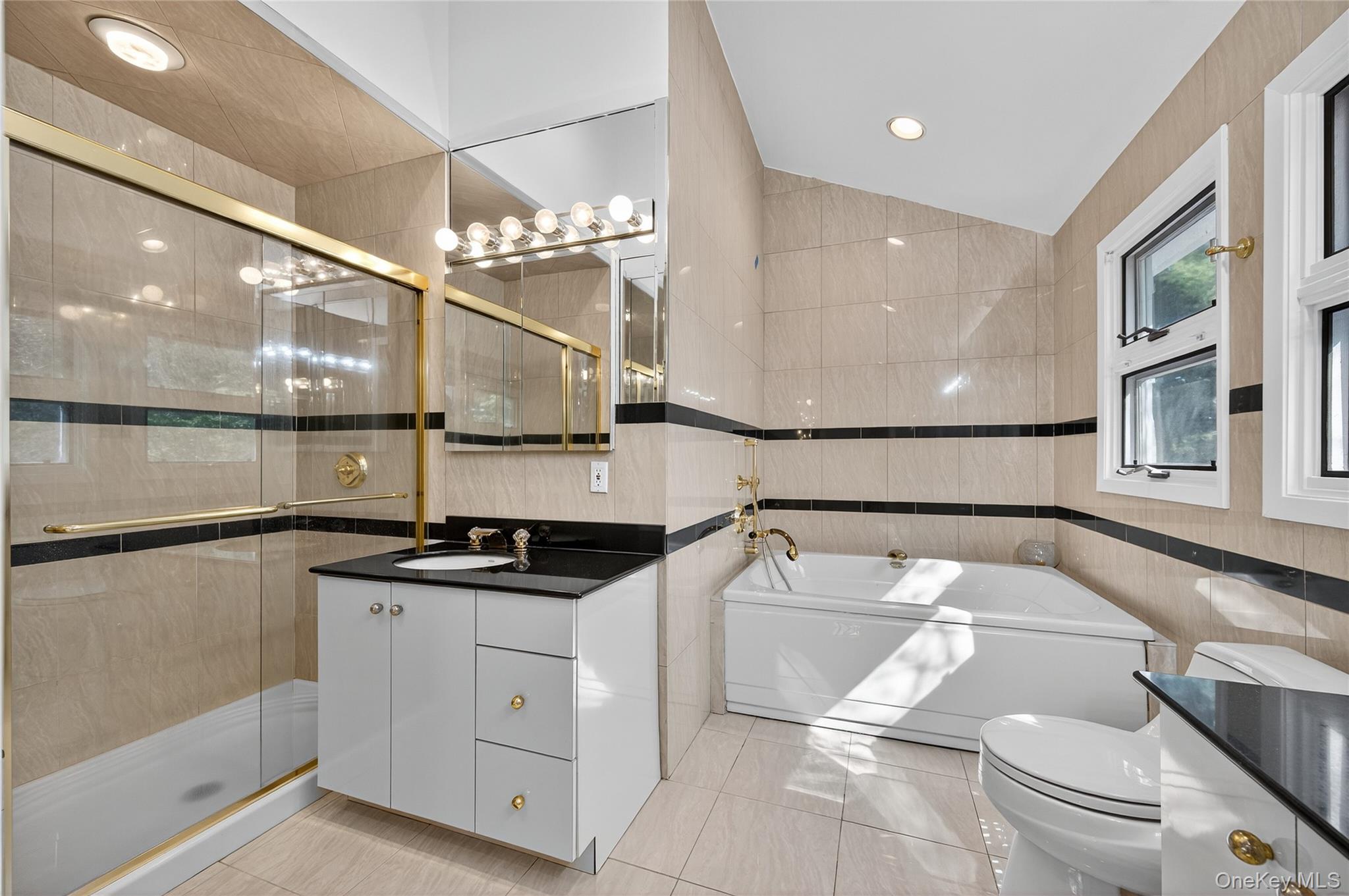 #19 photo, 39 Hummingbird Drive, ナッソー郡 East Hills , NY 11576