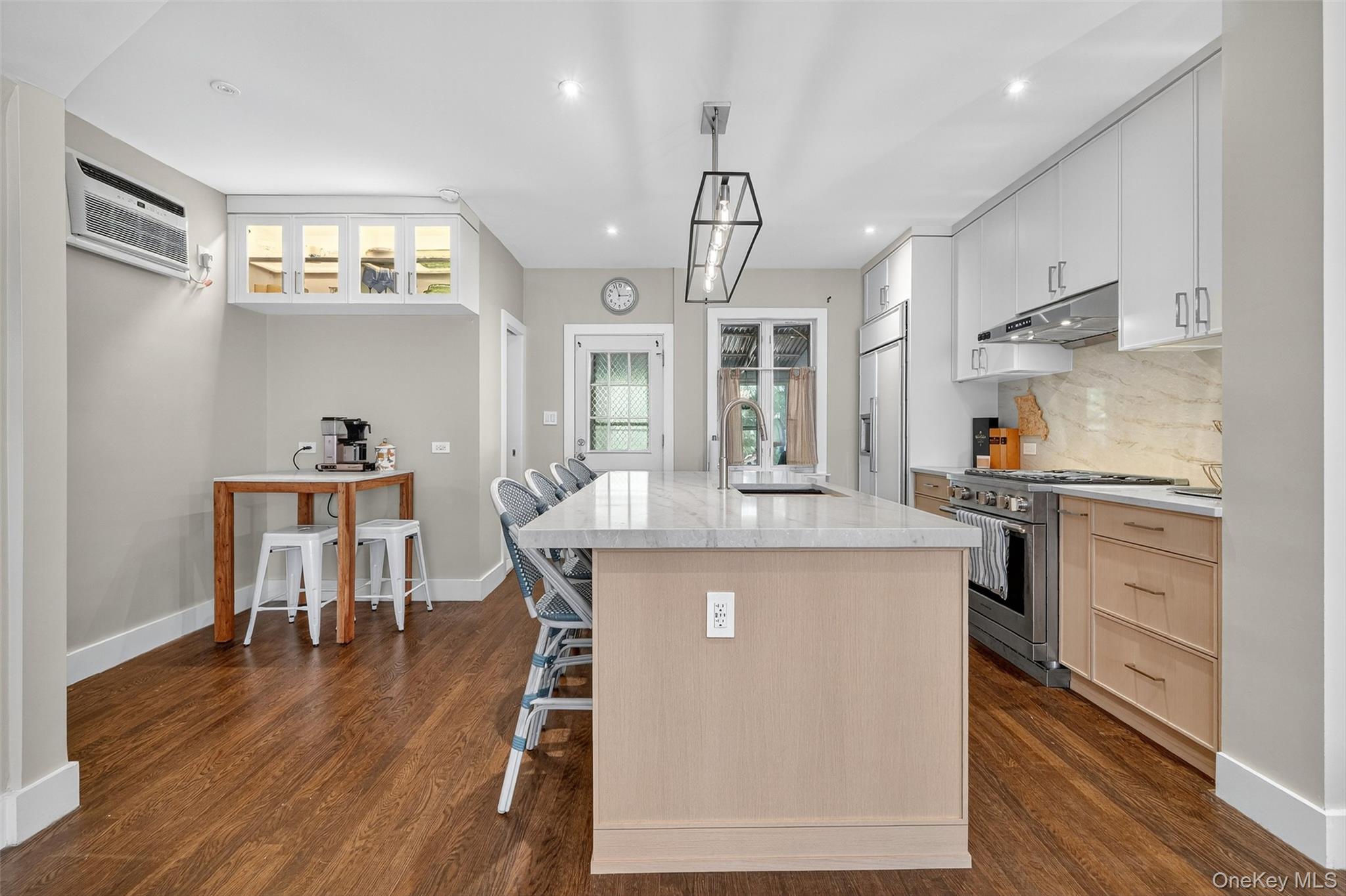 #10 photo, 305 W 259th Street, Bronx , NY 10471