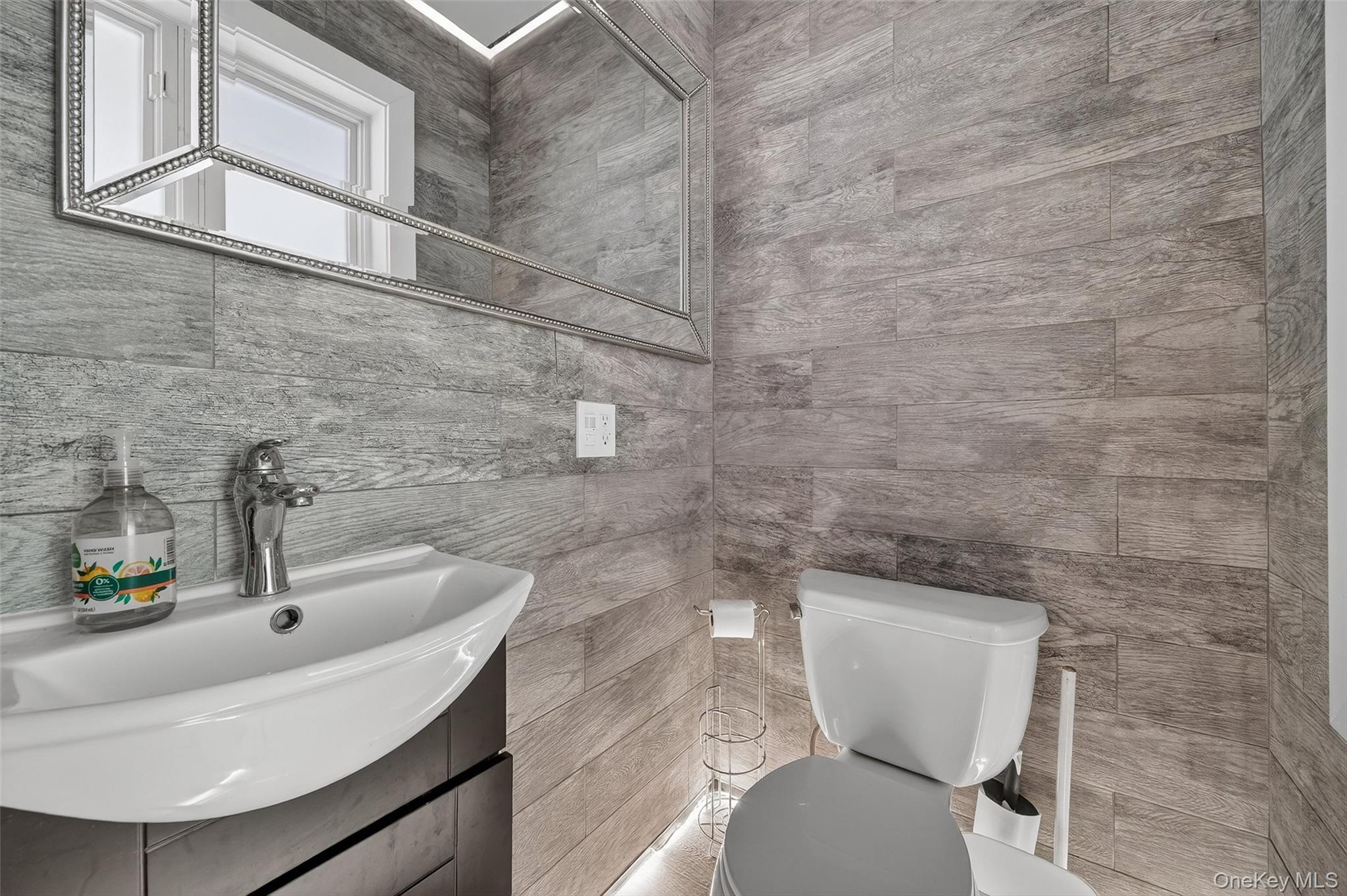 #11 photo, 305 W 259th Street, Bronx , NY 10471