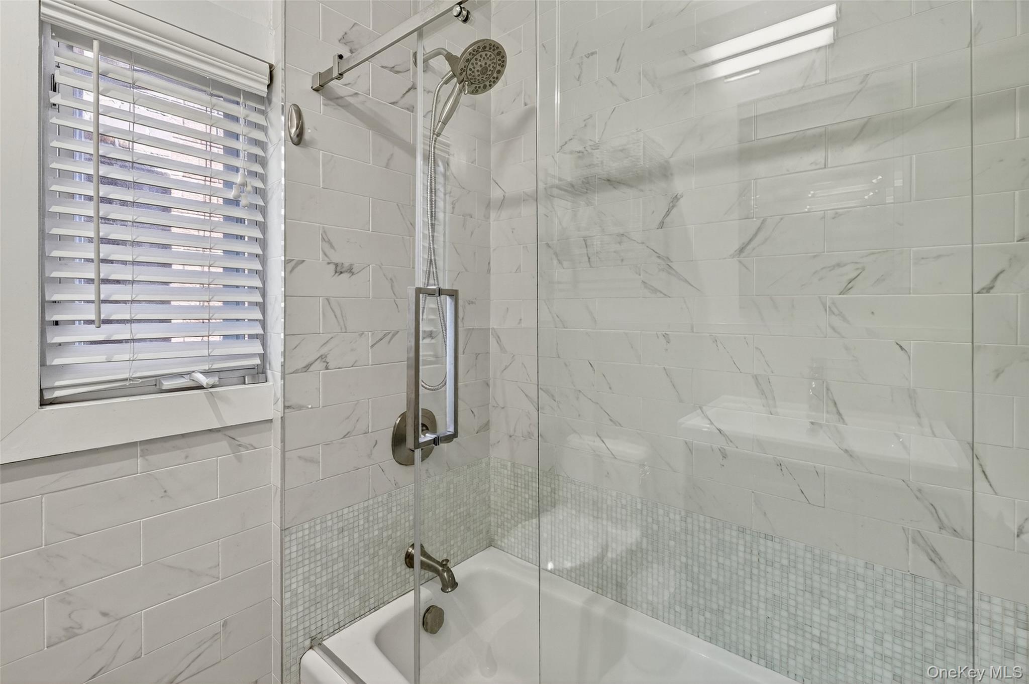 #18 photo, 305 W 259th Street, Bronx , NY 10471