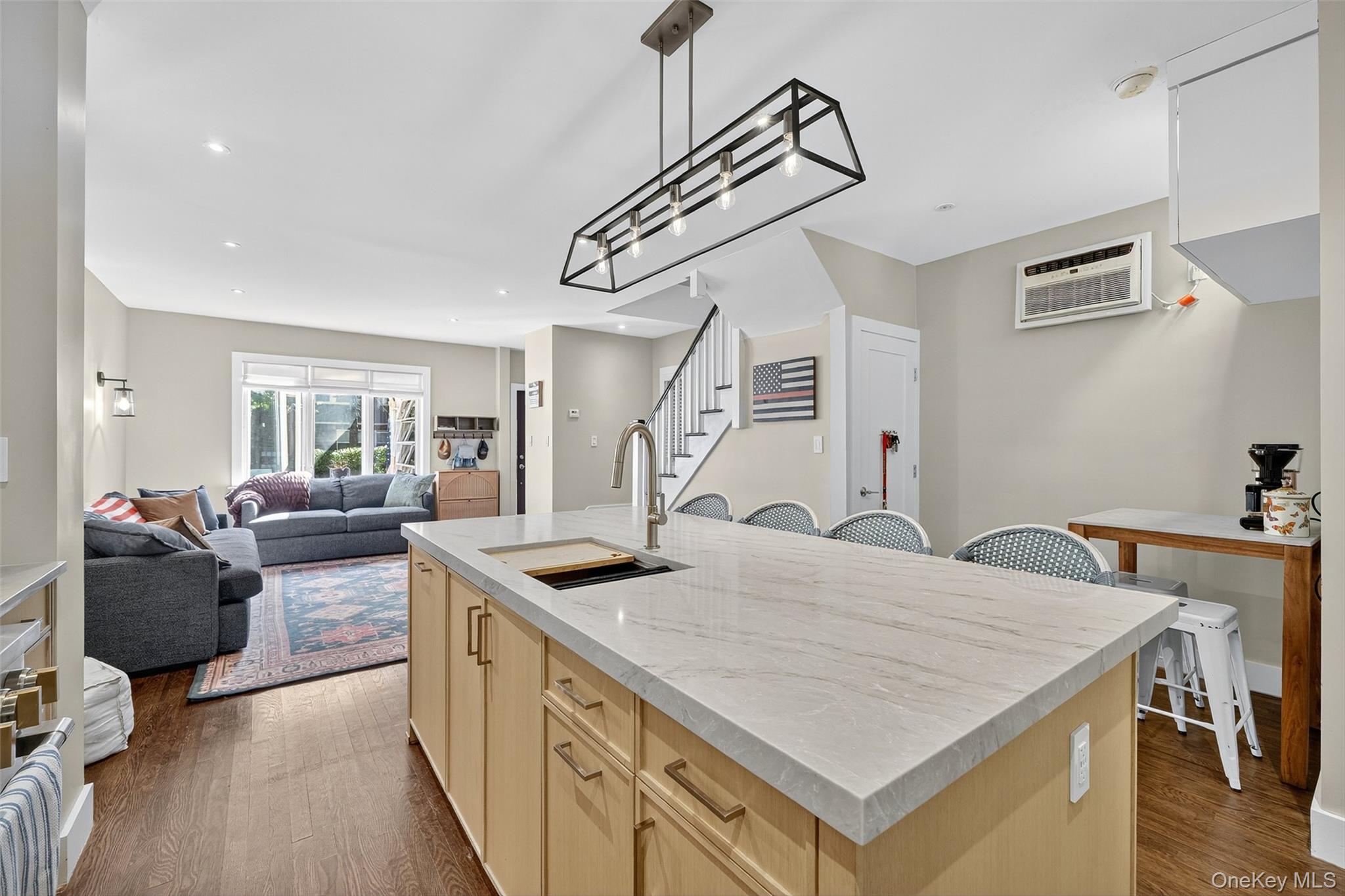 #7 photo, 305 W 259th Street, Bronx , NY 10471