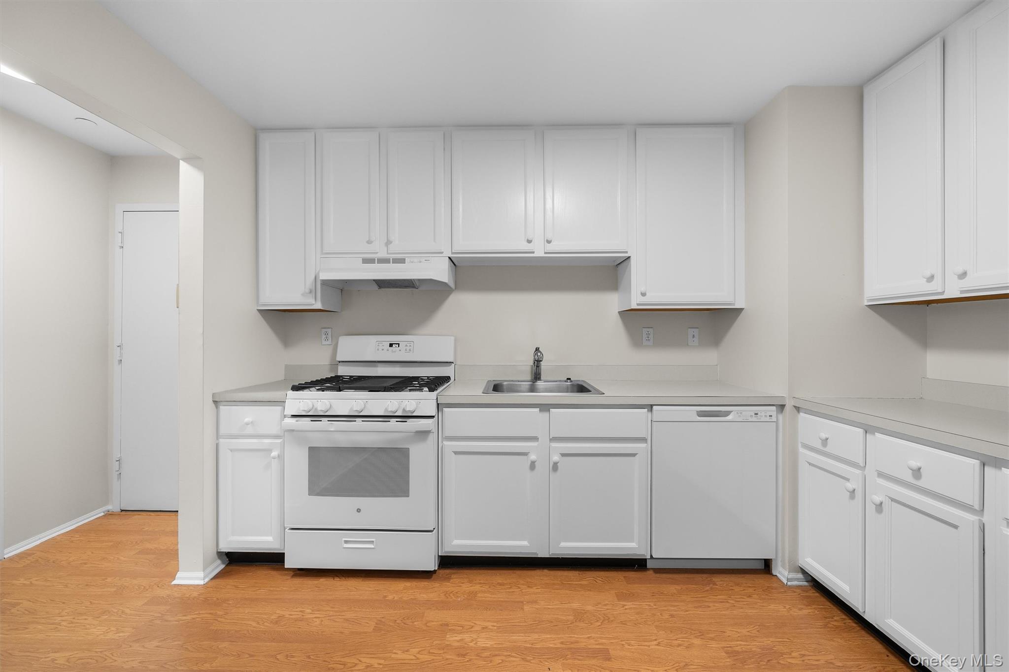 #7 photo, 10-12 Chestnut Street, Suffern , NY 10901