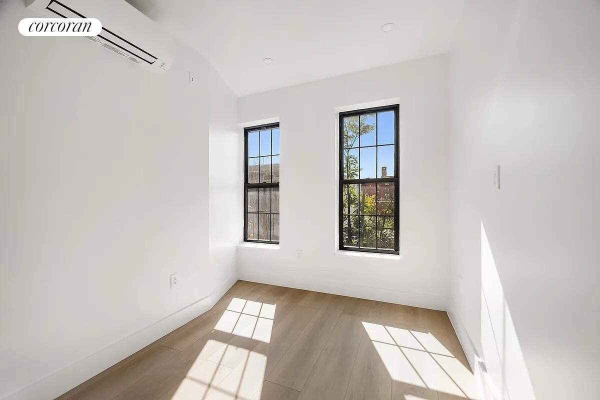 #3 photo, Brooklyn, East Williamsburg , NY 11206