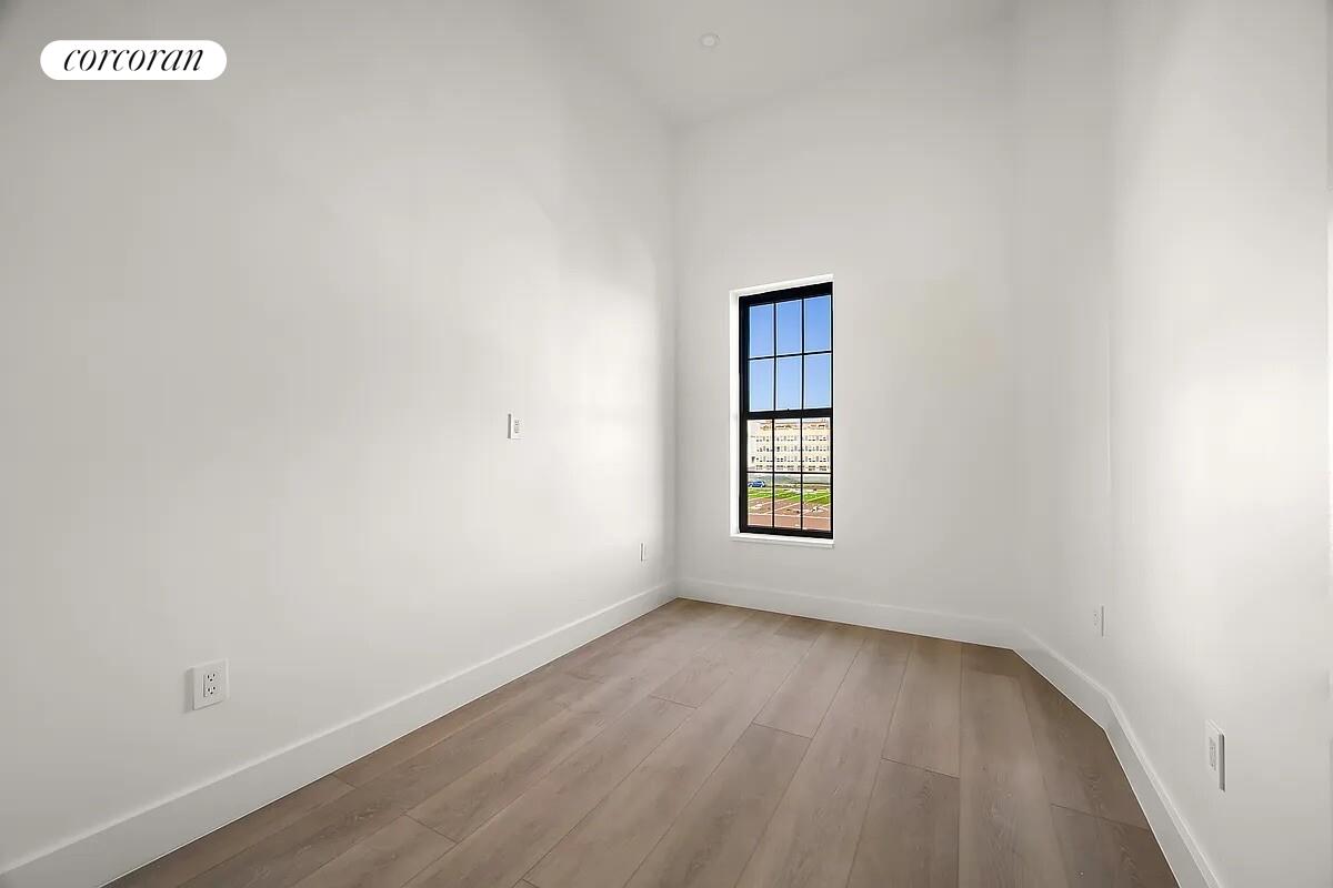 #4 photo, Brooklyn, East Williamsburg , NY 11206