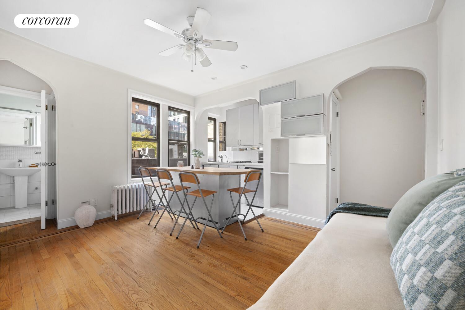 #2 photo, 461 W 44TH Street, マンハッタン Hells Kitchen , NY 10036