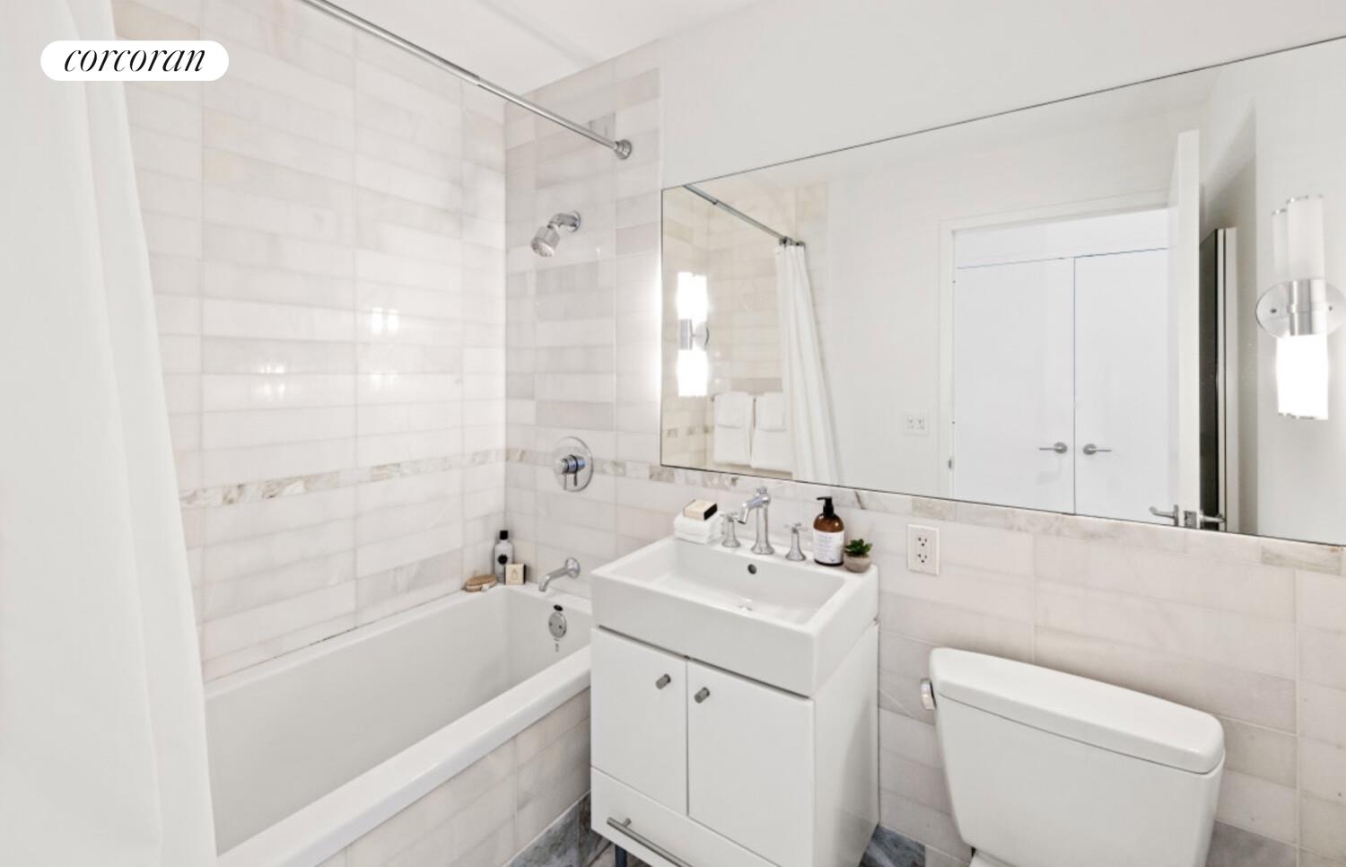 #11 photo, 635 W 42ND Street, マンハッタン Hells Kitchen , NY 10036