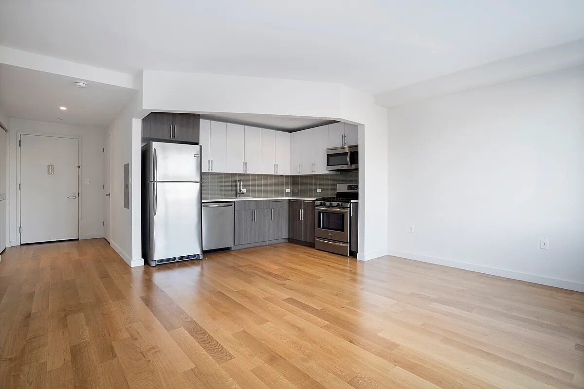 #5 photo, Hunters Point, Hunters Point , NY 11101