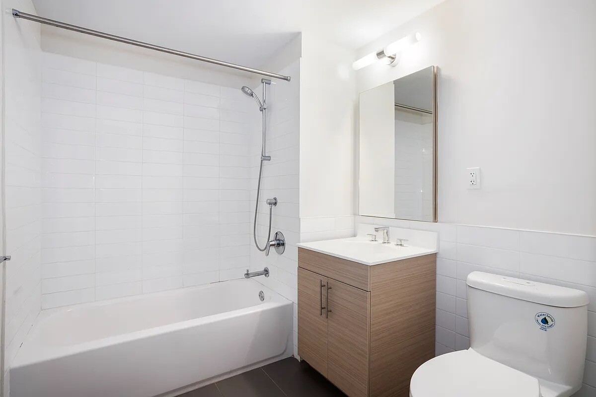 #8 photo, Hunters Point, Hunters Point , NY 11101