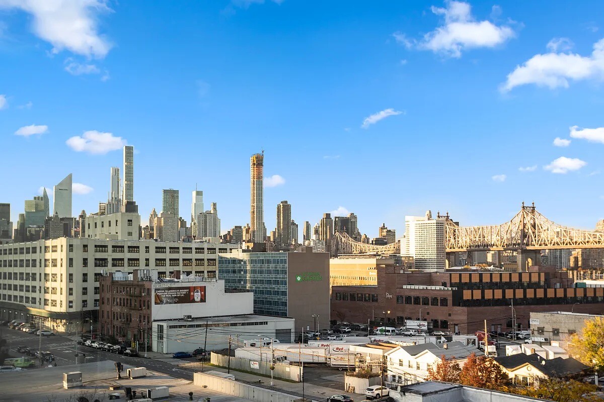 #9 photo, Hunters Point, Hunters Point , NY 11101