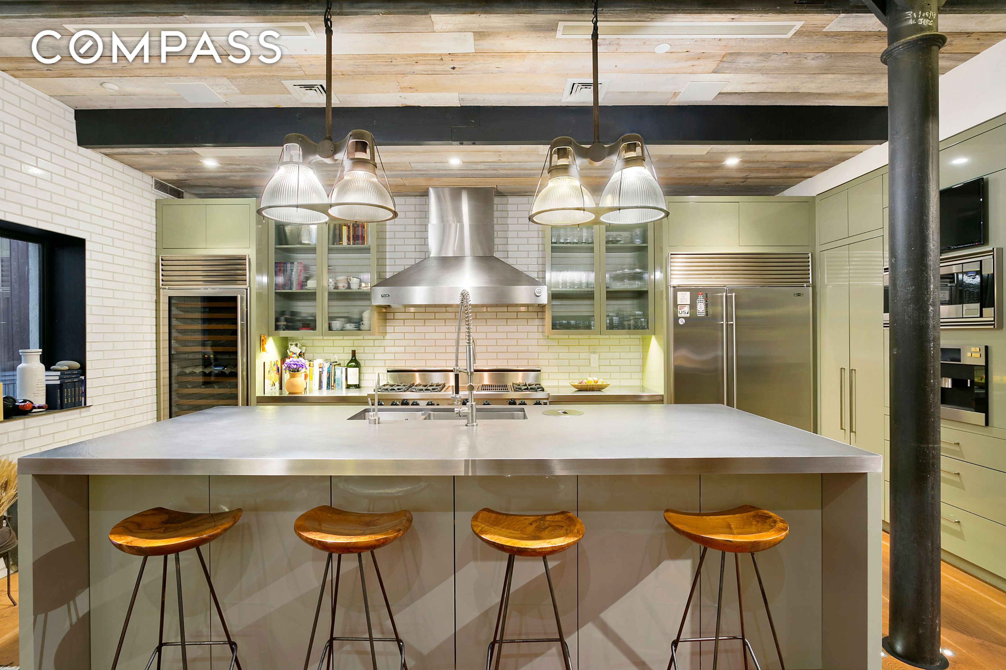 #11 photo, 10 E 22nd Street, Flatiron , NY 10010