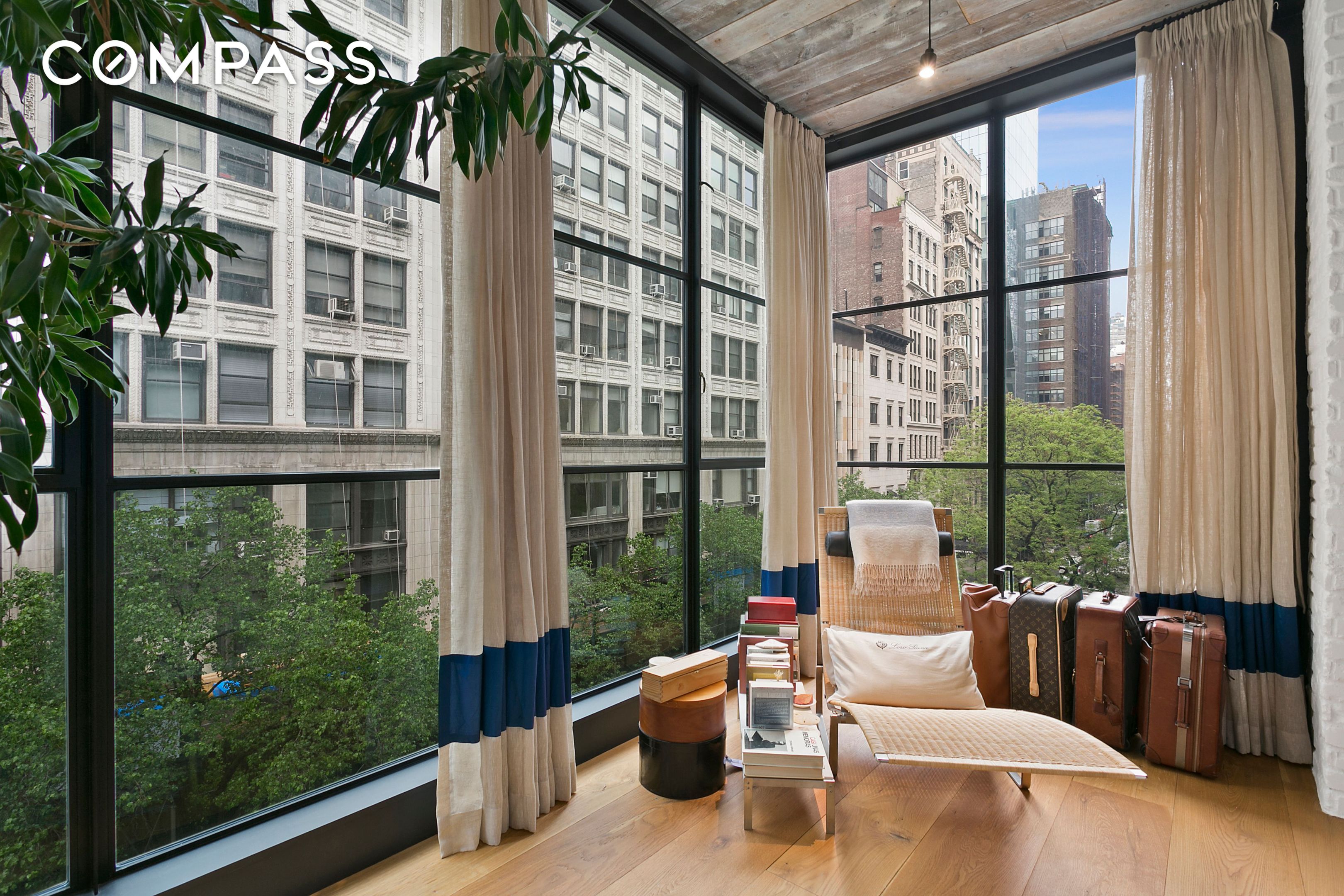 #19 photo, 10 E 22nd Street, Flatiron , NY 10010