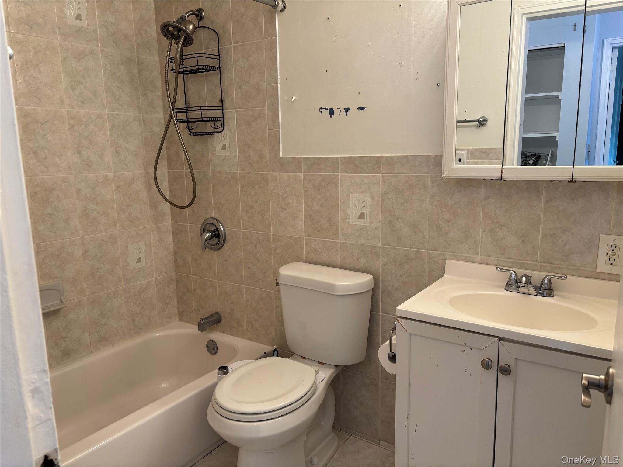 #13 photo, 89 Storm Drive, サフォーク郡 Holtsville , NY 11742