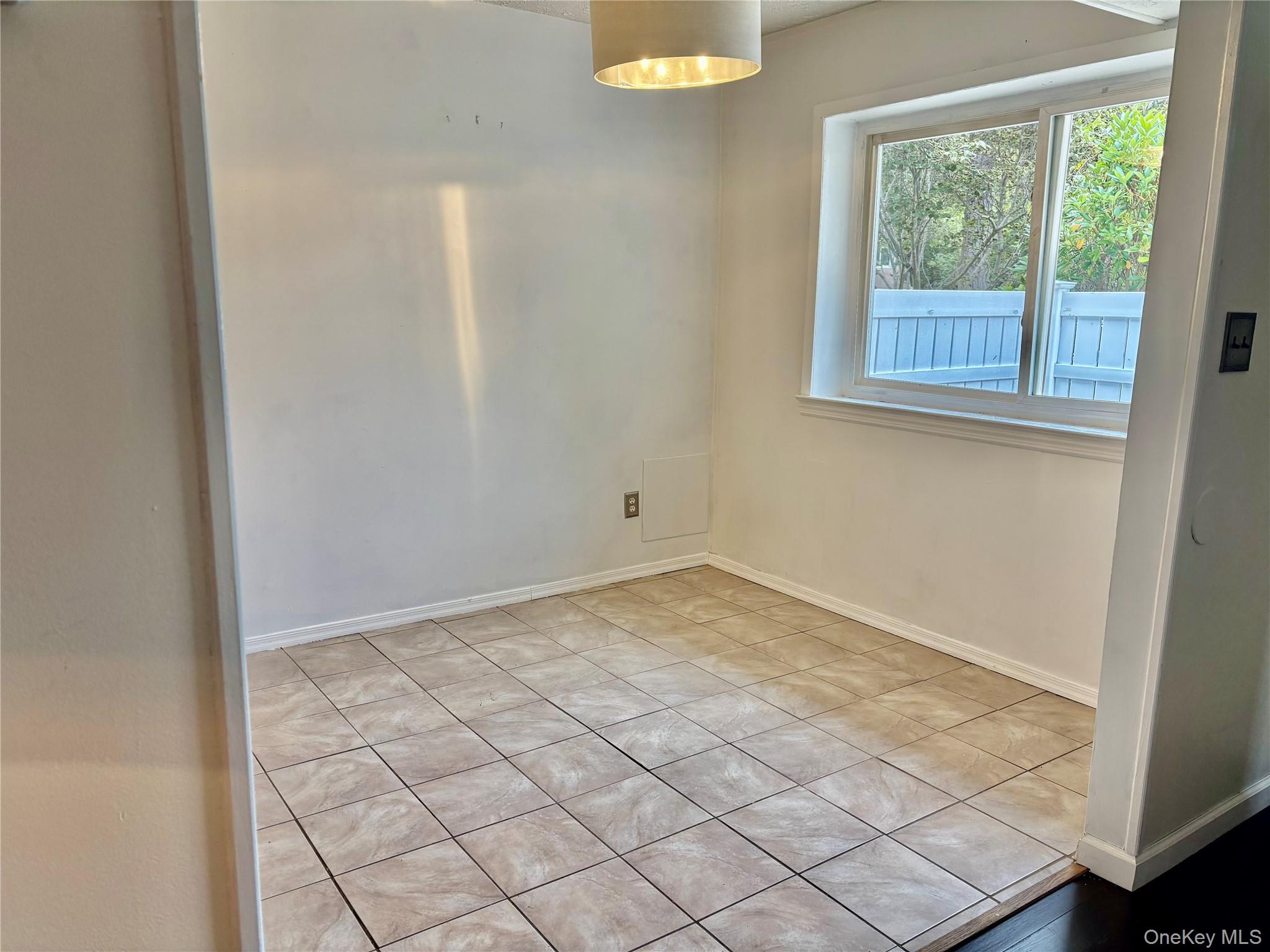 #4 photo, 89 Storm Drive, サフォーク郡 Holtsville , NY 11742