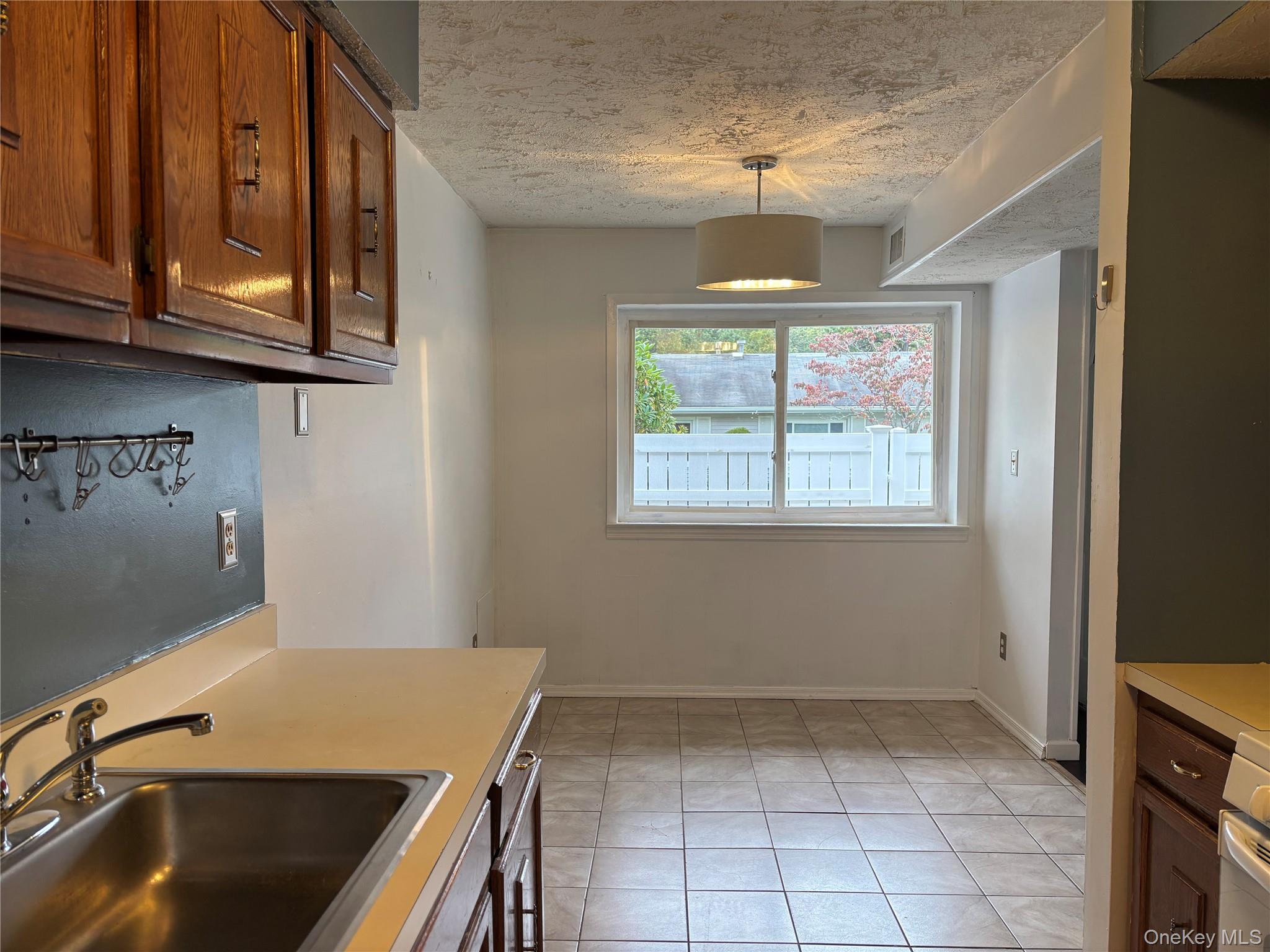 #8 photo, 89 Storm Drive, サフォーク郡 Holtsville , NY 11742