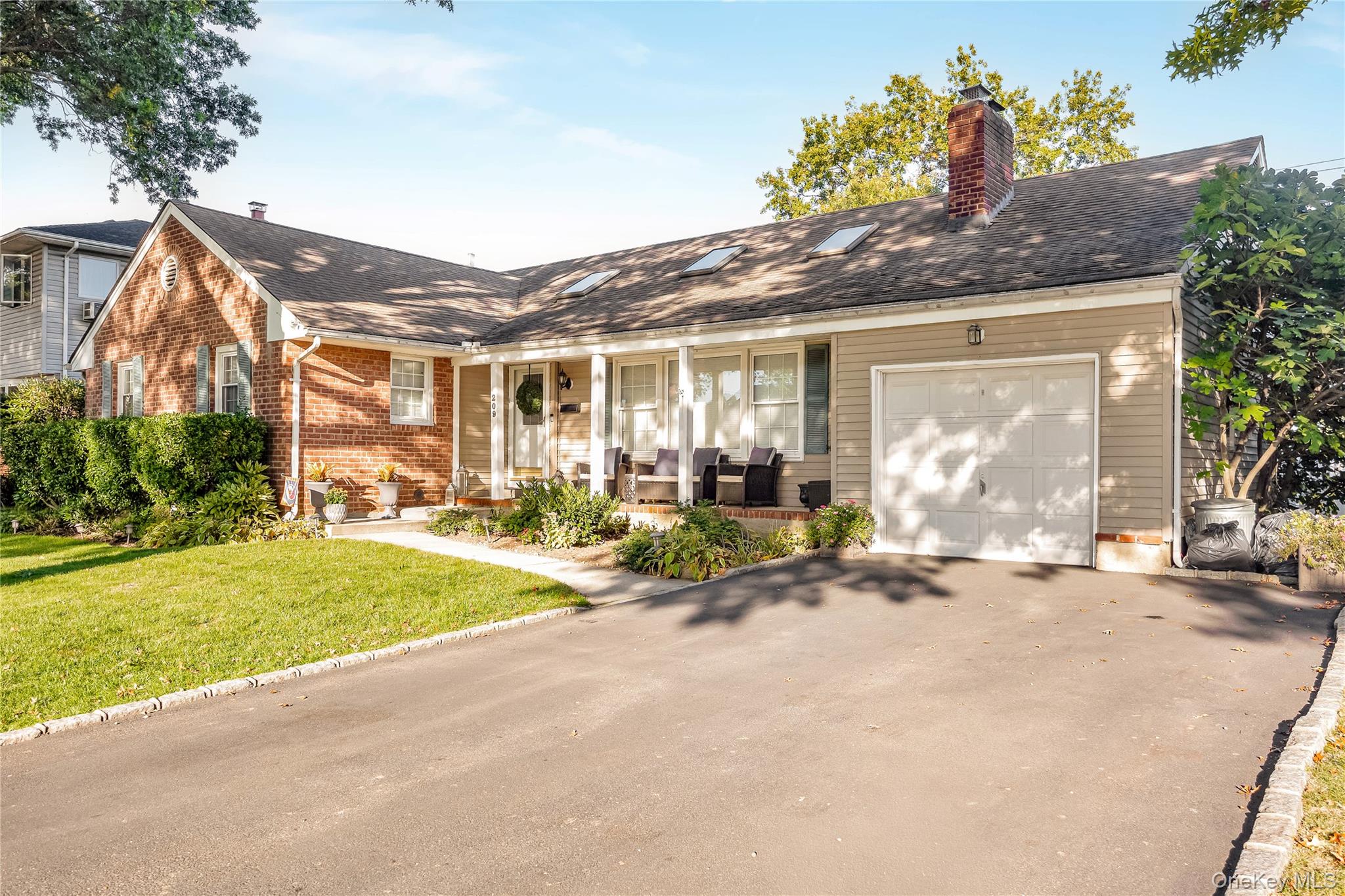 #4 photo, 209 Brompton Road, Garden City , NY 11530