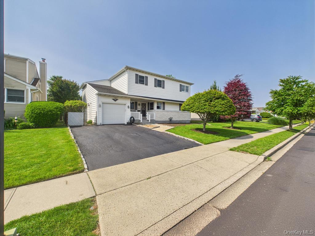 #2 photo, 408 Briarwood Road, Massapequa , NY 11758