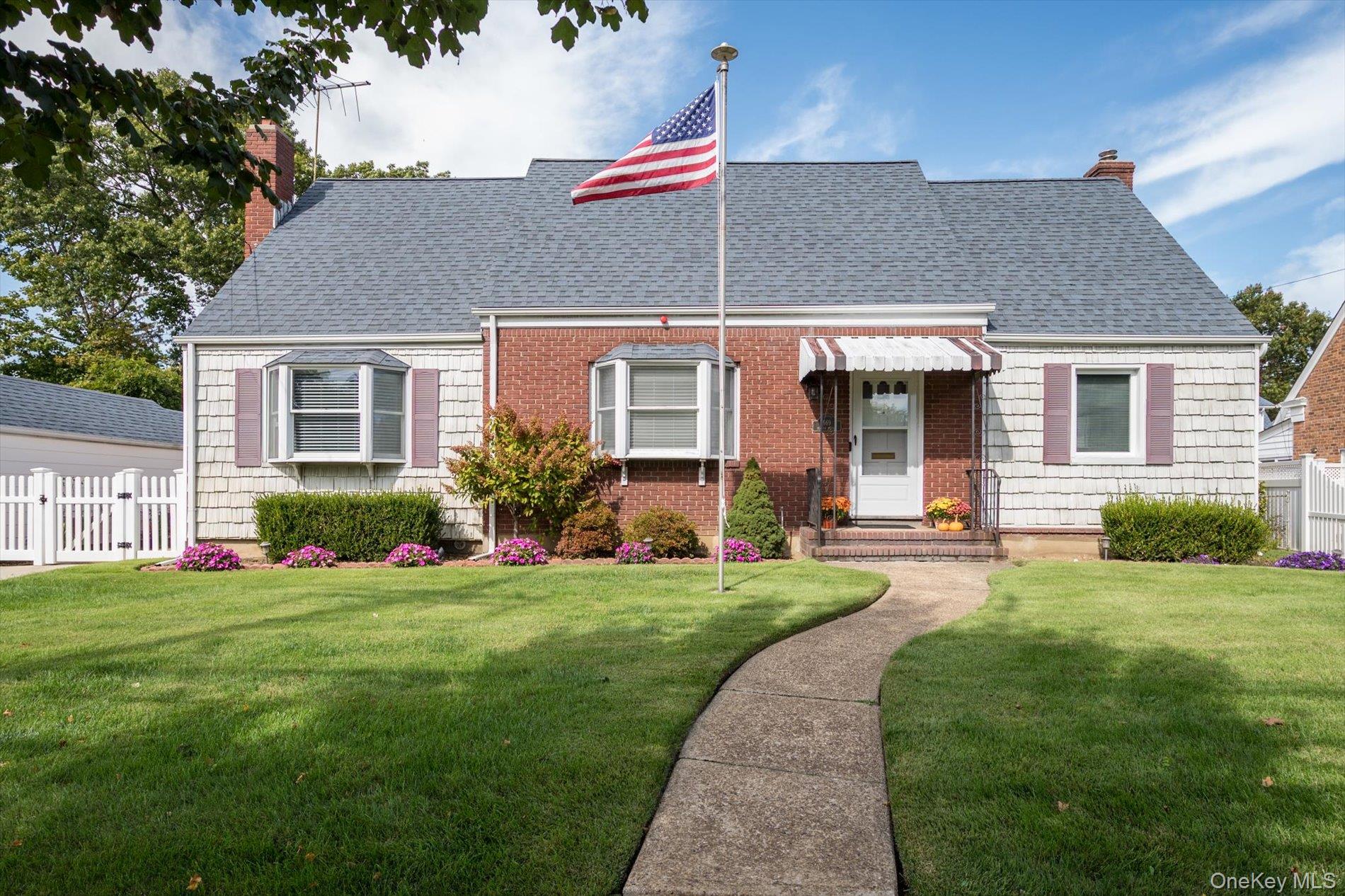 #1 photo, 669 Seaman Avenue, Baldwin , NY 11510