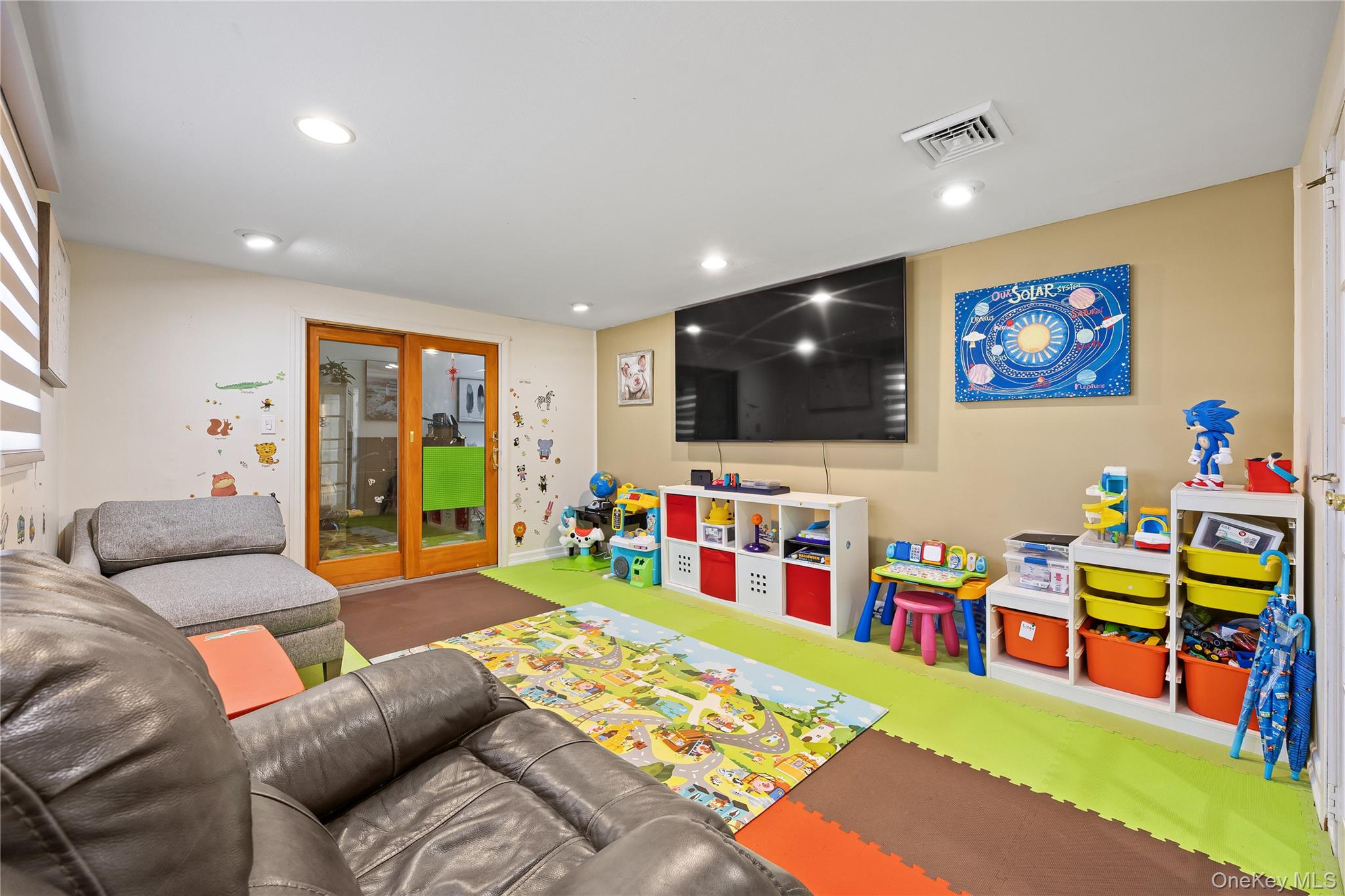 #14 photo, 38 Oxford Road, Old Bethpage , NY 11804