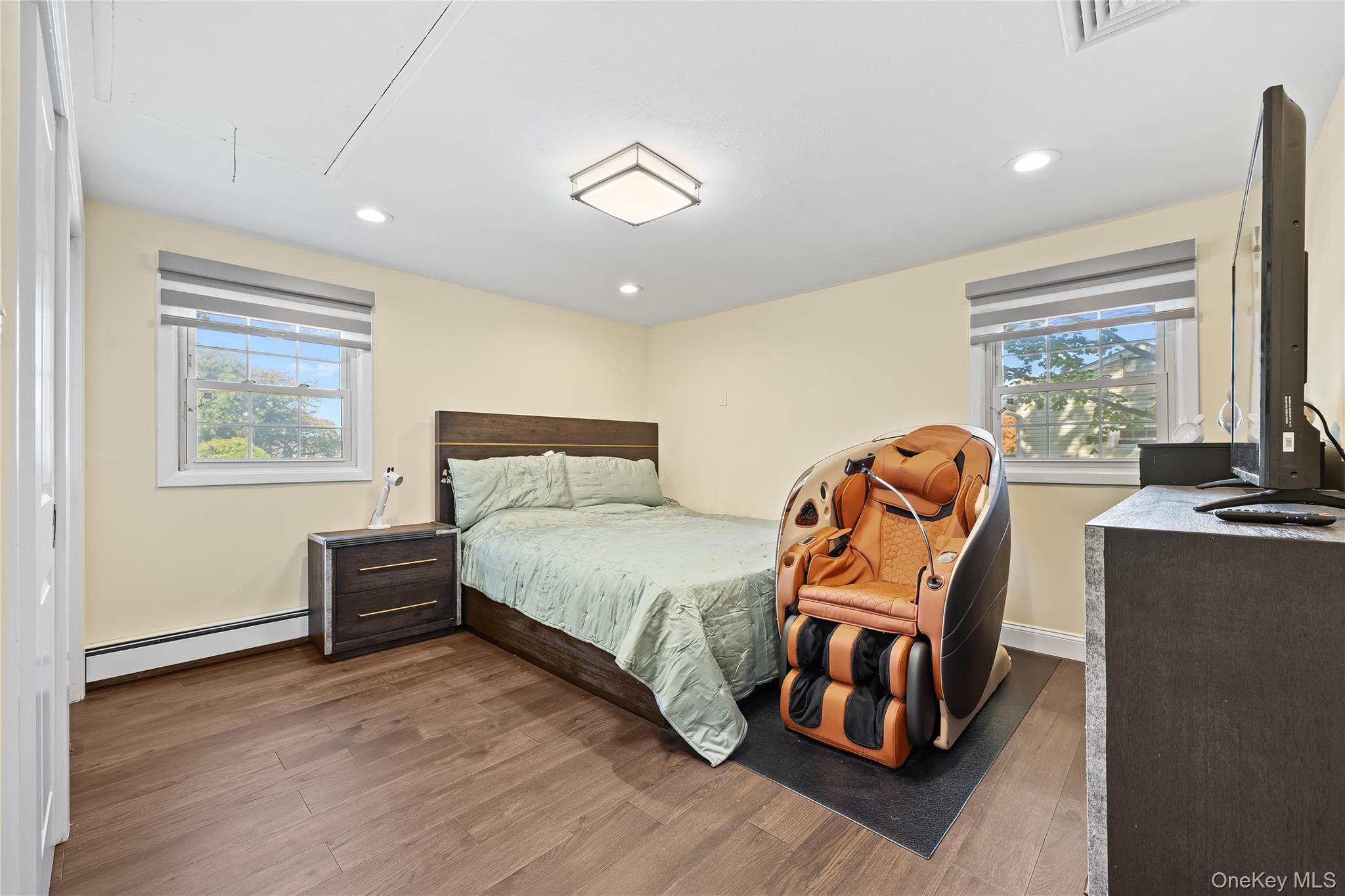 #15 photo, 38 Oxford Road, Old Bethpage , NY 11804