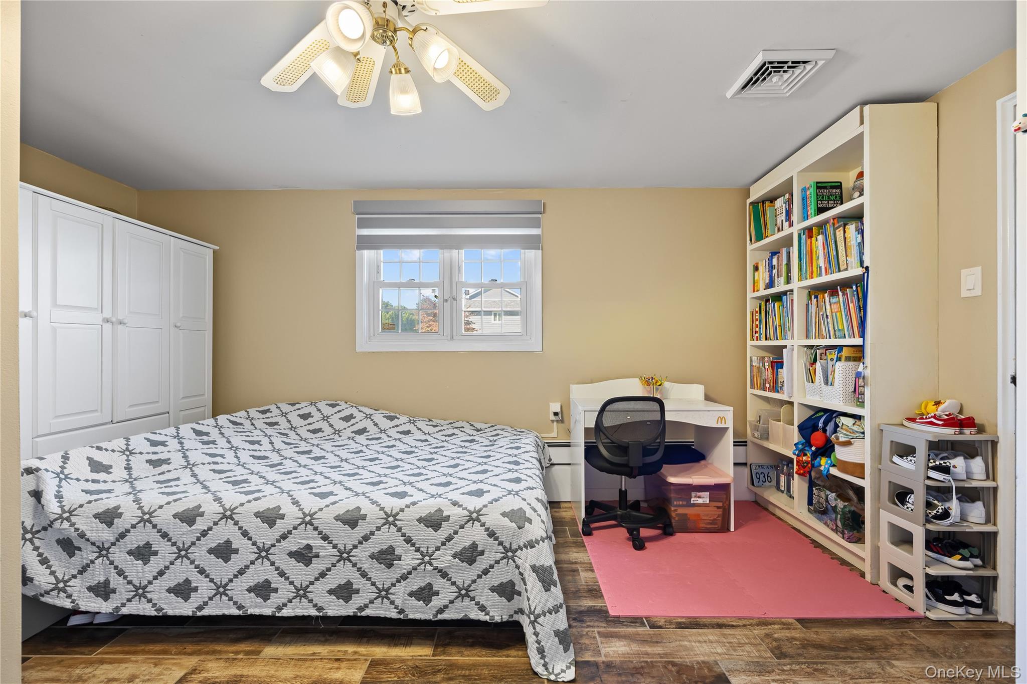 #16 photo, 38 Oxford Road, Old Bethpage , NY 11804