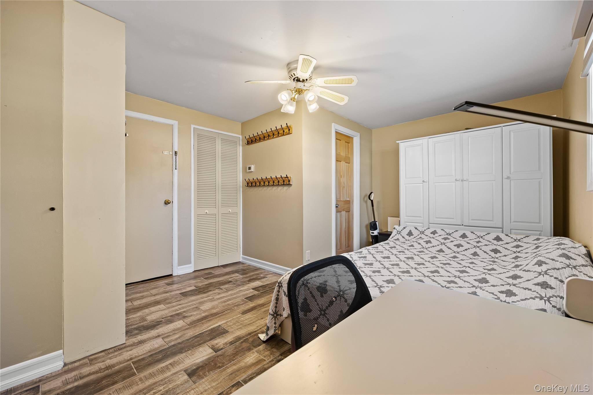 #17 photo, 38 Oxford Road, Old Bethpage , NY 11804