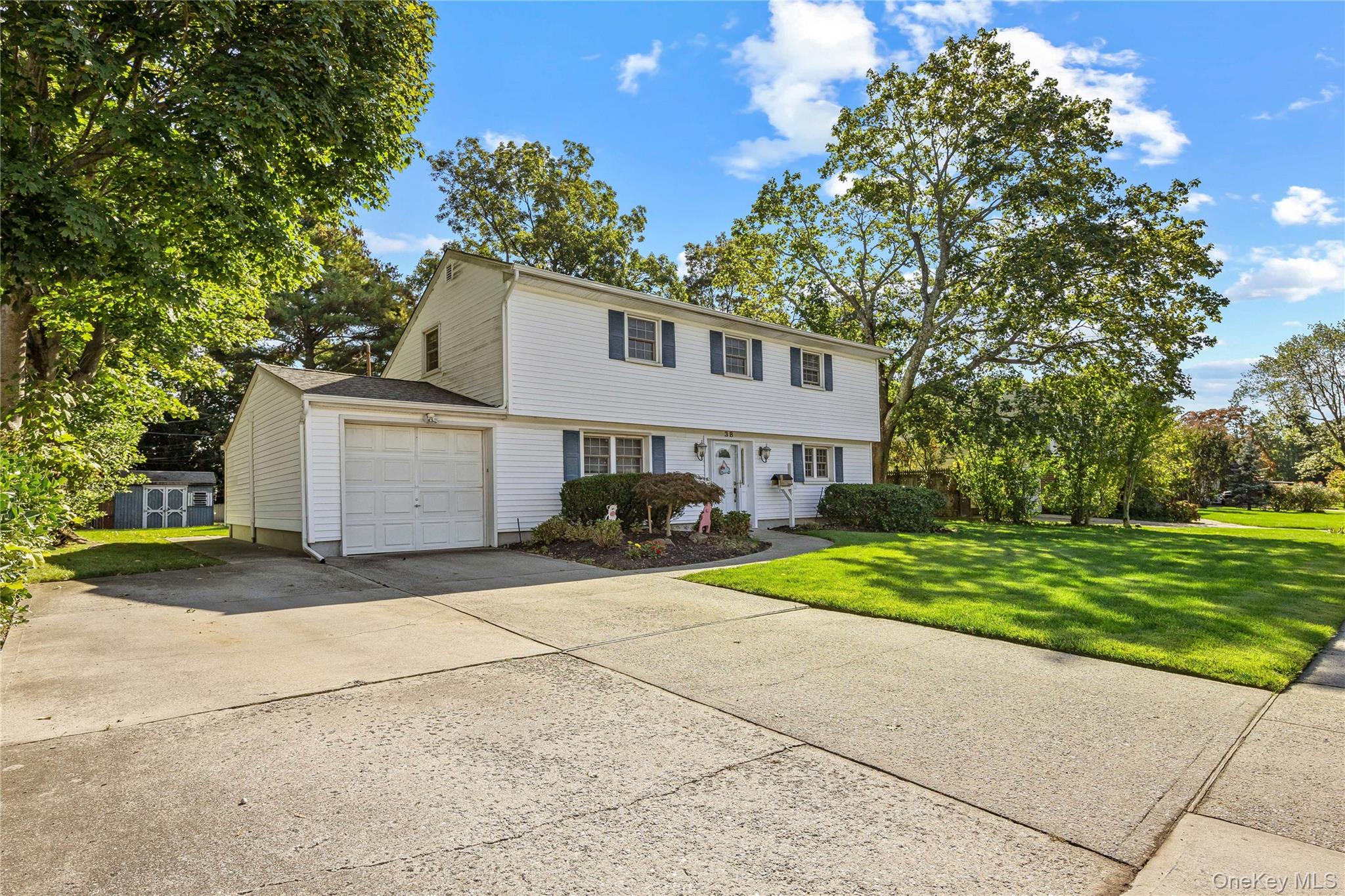 #2 photo, 38 Oxford Road, Old Bethpage , NY 11804