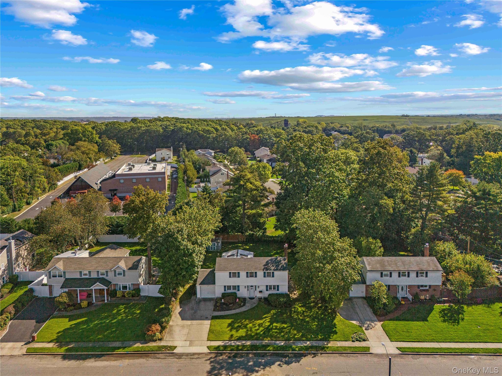 #3 photo, 38 Oxford Road, Old Bethpage , NY 11804